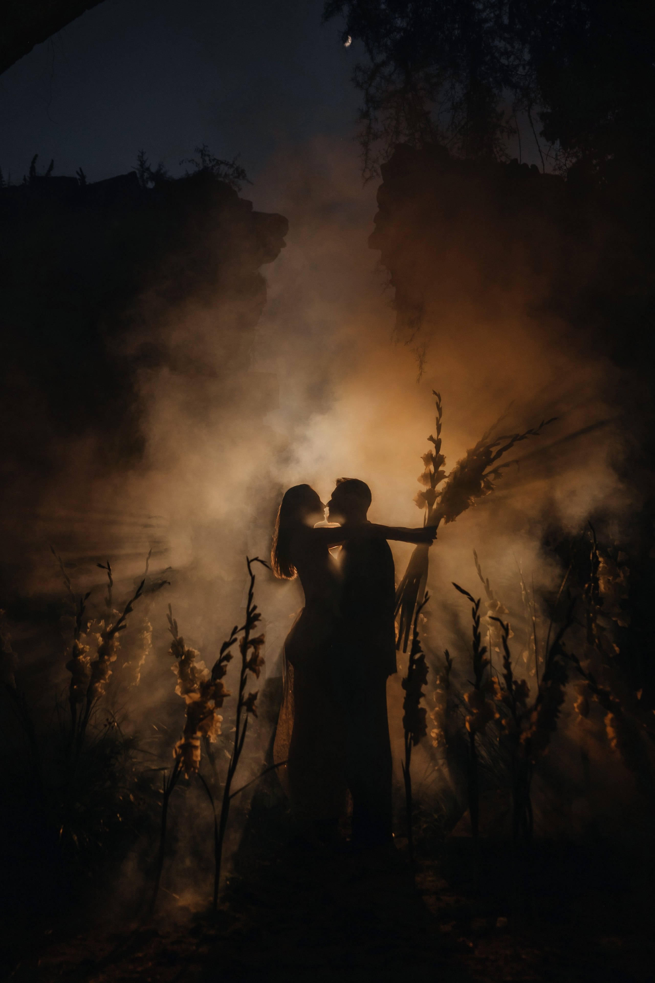 Свадебная фотосессия, свадьба, лавстори, утро невесты, совместные сборы, идеи для фотосессии, жених и невеста, позирование, позы для фотосессии, свадебные сборы, сьемка в студии, свадебная съемка, тренды свадьба, свадебные тренды, свадебный декор, позинг,свадебный макияж, детали, детали на свадьбу, приглашения на свадьбу, свадебная причёска, невеста, фото невесты гладиолусы на свадьбе,свадьба с гладиолусами ,невеста и гладиолусы 