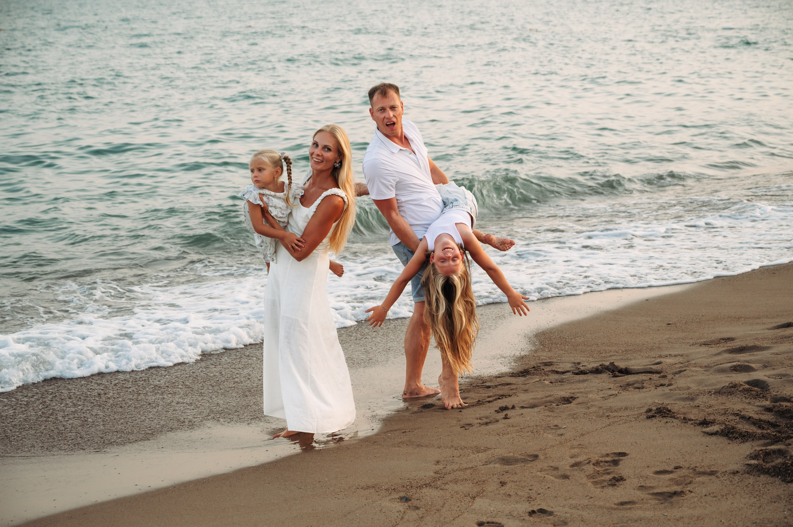 Семейная фотосессия в Анталии на закате. Фотосессии в Анталии. Фотограф в Анталии Лариса Трубина