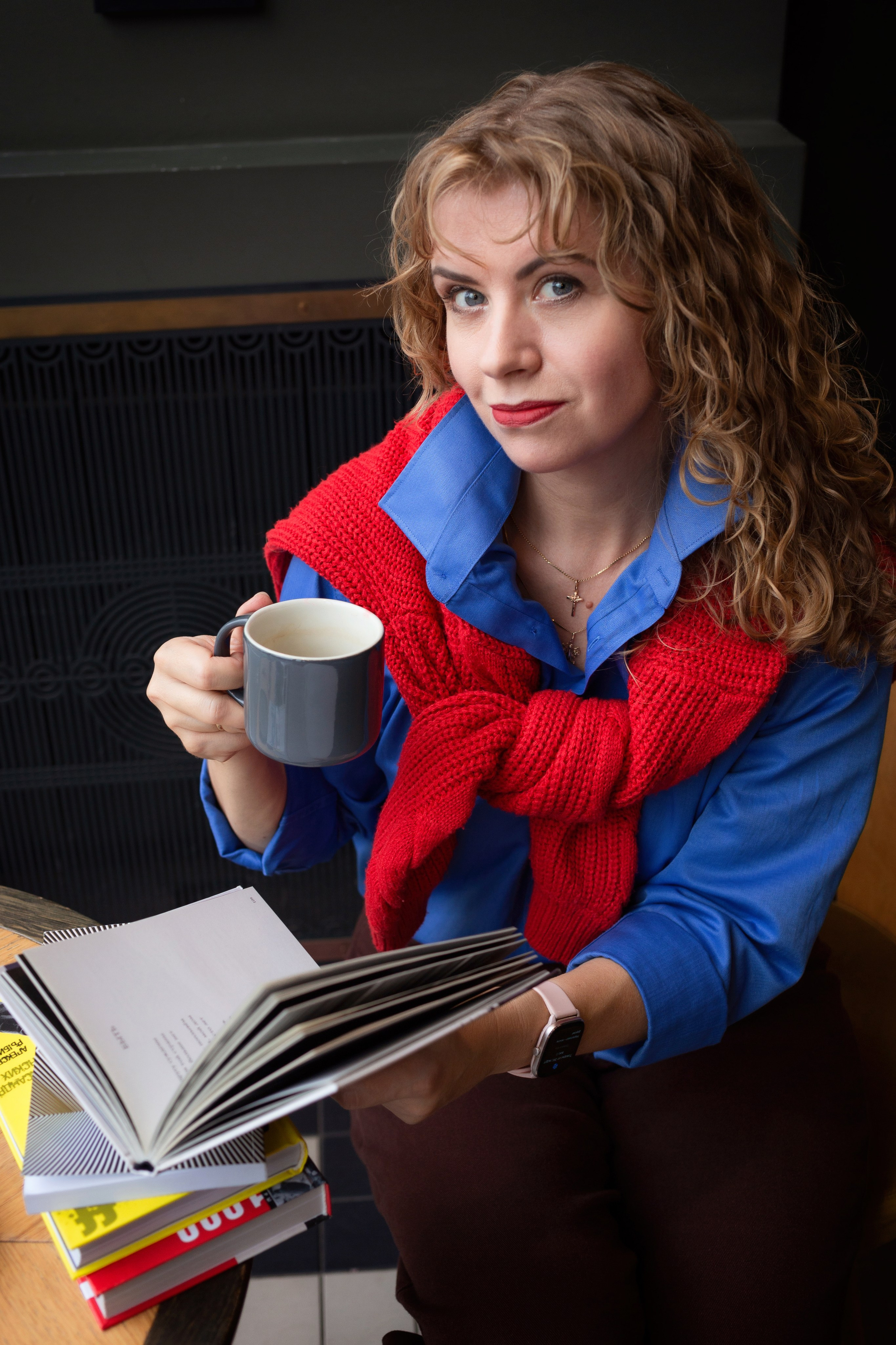 Фотосессия в СПб и книжном магазине Подписные издания. Портретные фотосессии, контент-съемки, репортаж