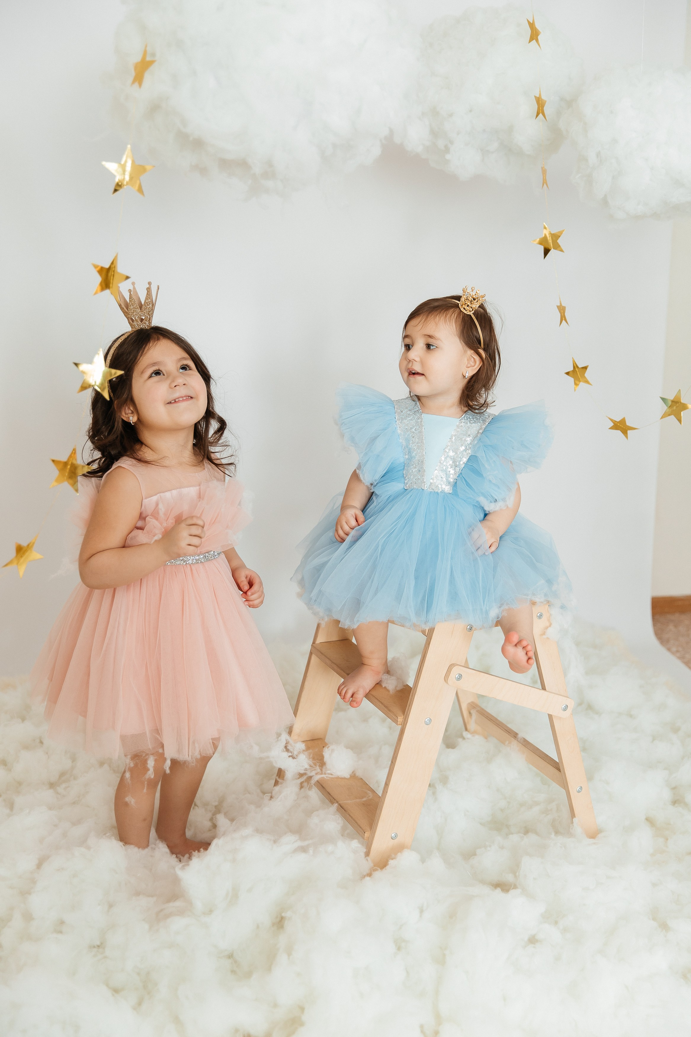 Маюша и Милаша в облаках. Воронистая Анастасия. Фотограф Якутия, Томпонский район