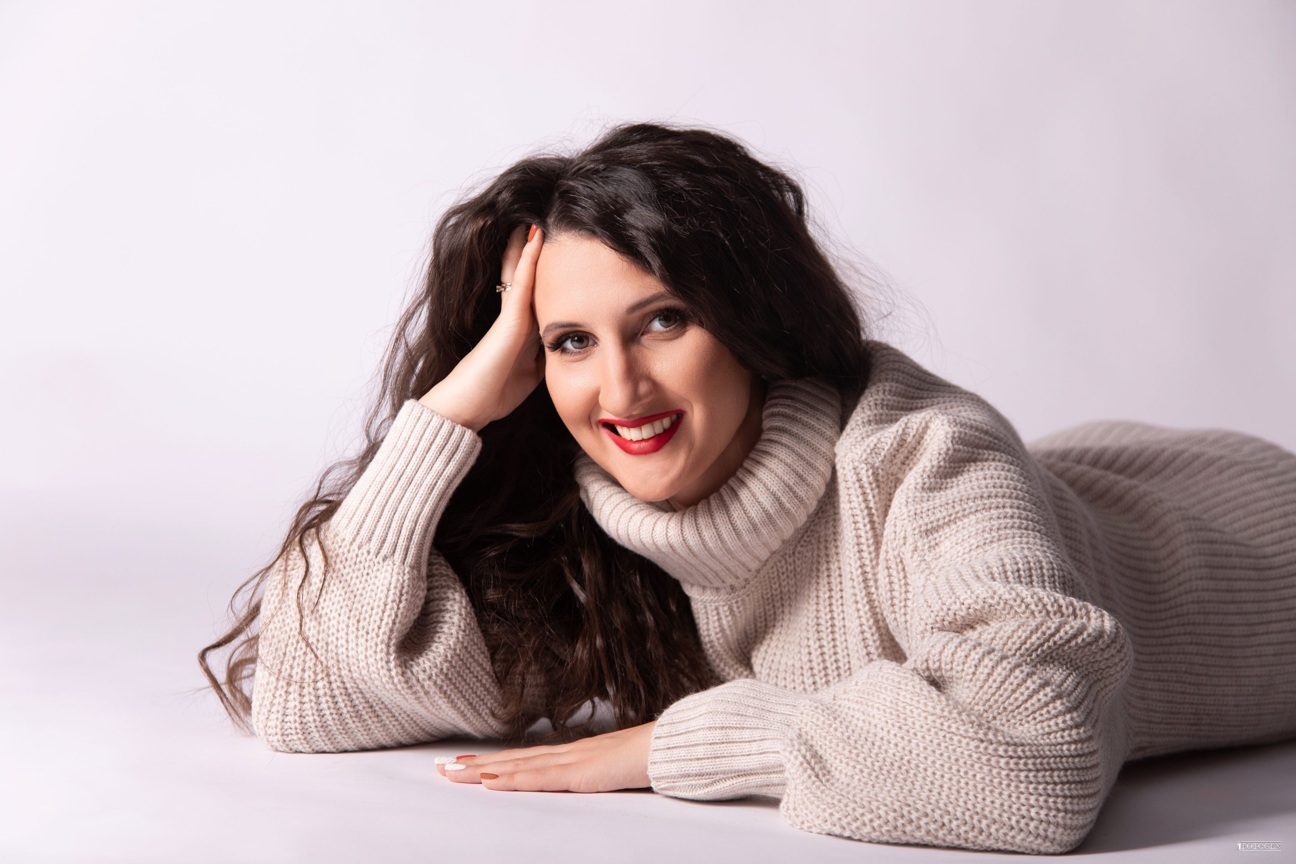 Гармония зрелости: Фотосессии для уверенных в Fotogen. Интерьерная фотостудия FOTOGEN г. Краснодар