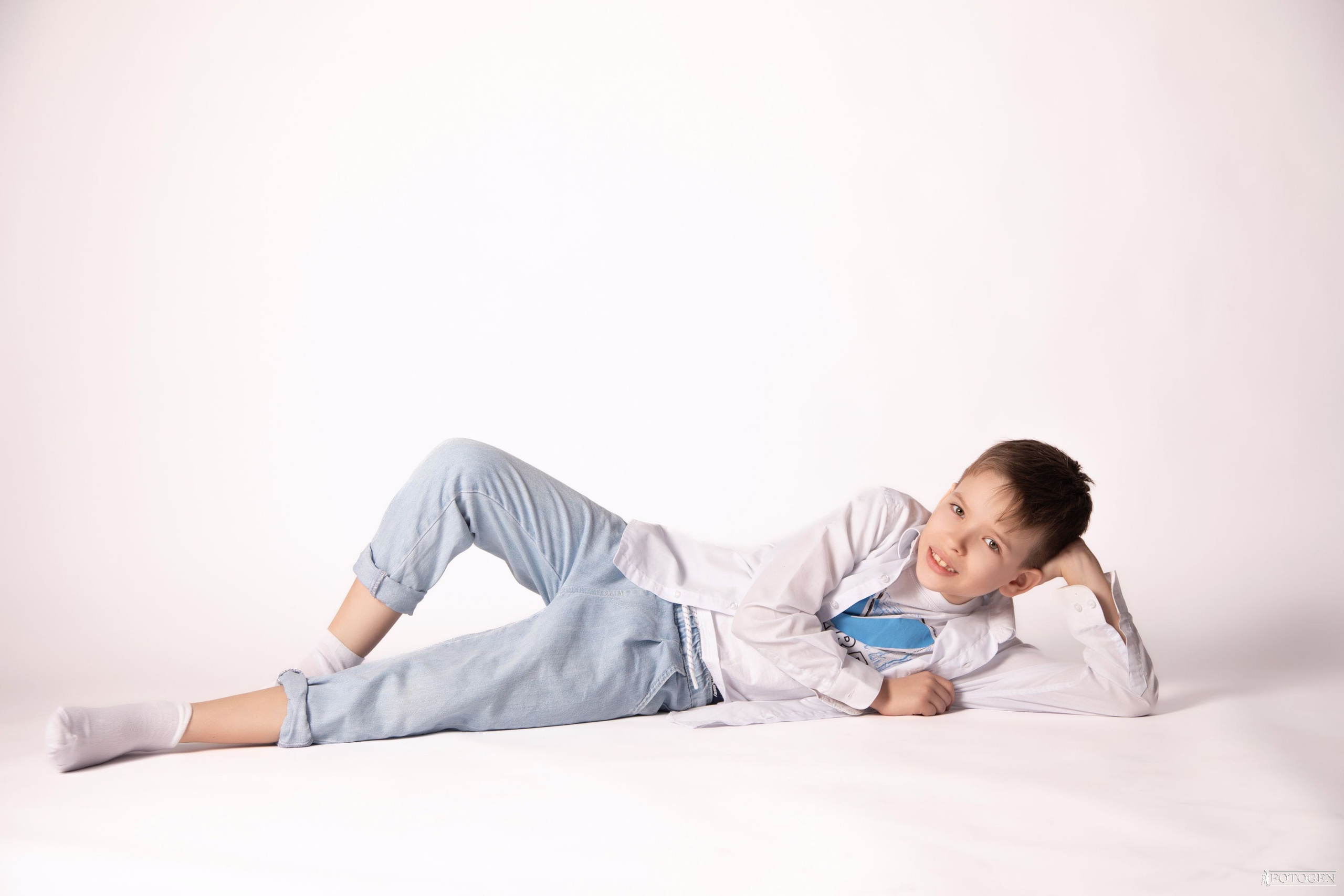 Семейная фотосессия: мама с детьми | Портфолио Fotogen. Интерьерная фотостудия FOTOGEN г. Краснодар