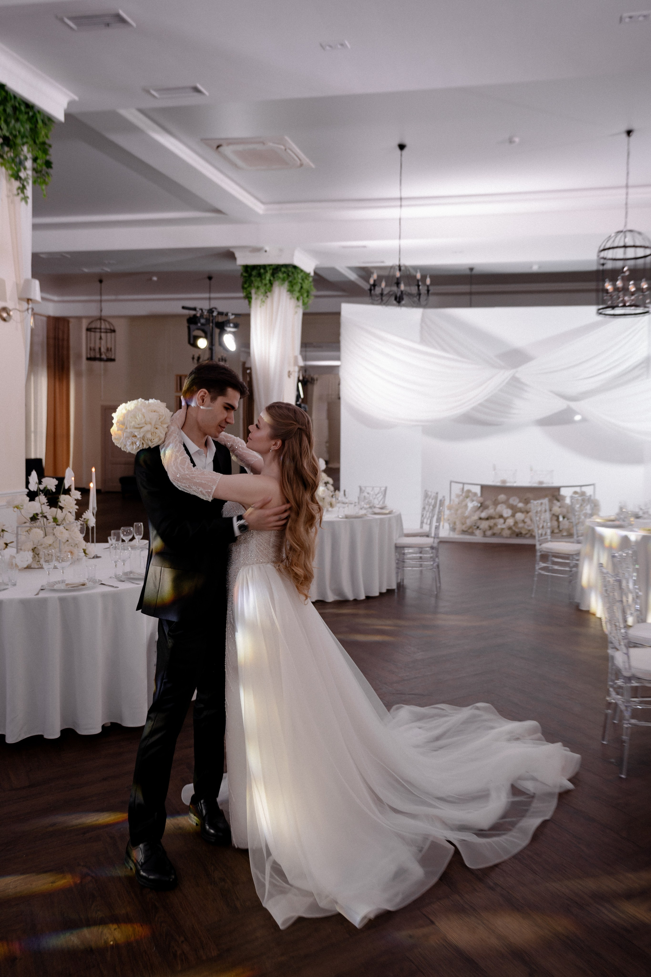 СВАДЕБНАЯ СЬЕМКА СБОРОВ В ОТЕЛЕ И ВЫЕЗД НА ЦЕРЕМОНИЮ (СНЯТО В СИБИРЕ В НИЖНЕВАРТОВСКЕ). Профессиональный фотограф, Санкт-Петербург — Виктория Богомолова