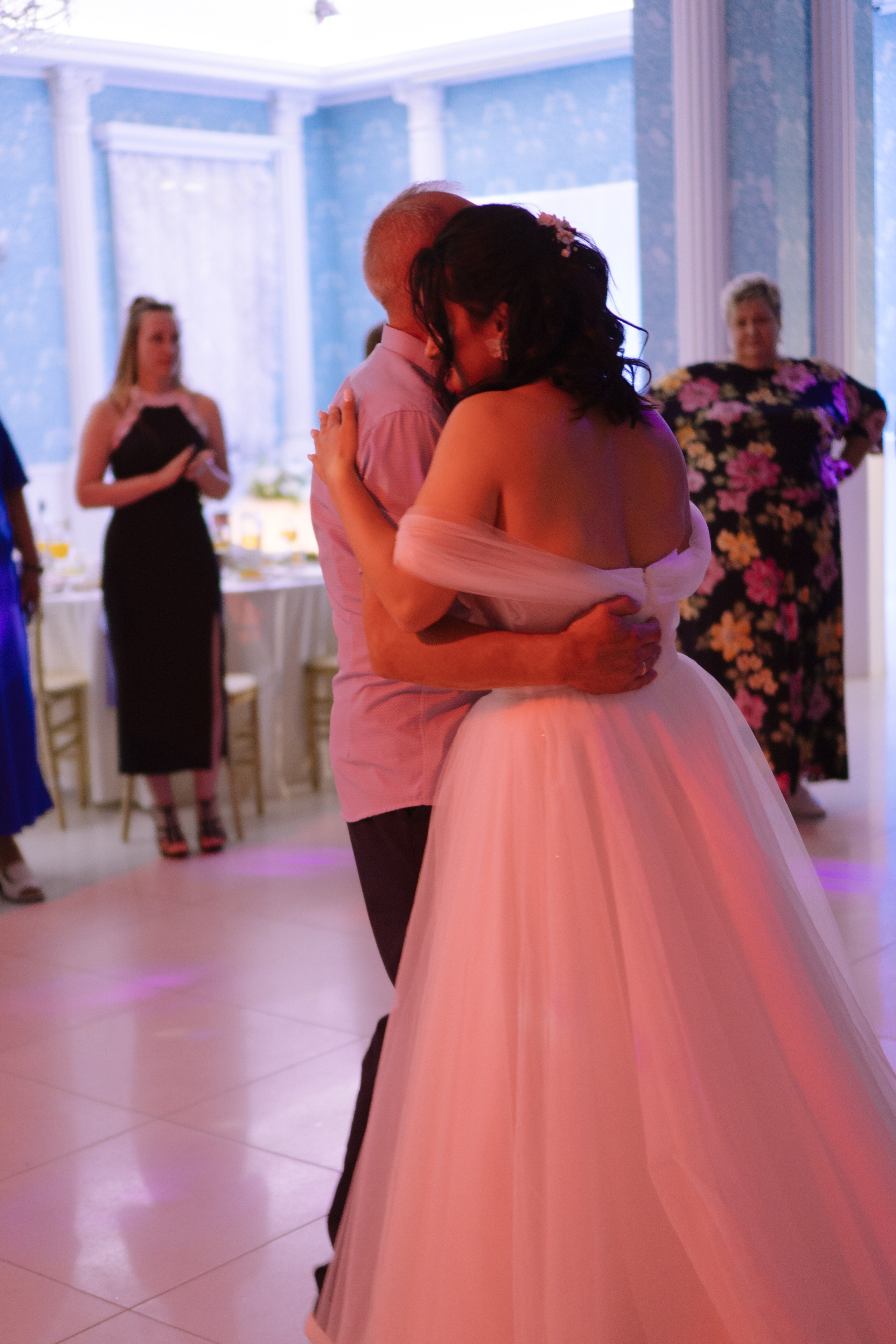 ТАНЕЦ ОТЦА И ДОЧЕРИ НА БАНКЕТЕ (СВАДЕБНАЯ ФОТОСЕСИИЯ БАНКЕТА). Профессиональный фотограф, Санкт-Петербург — Виктория Богомолова