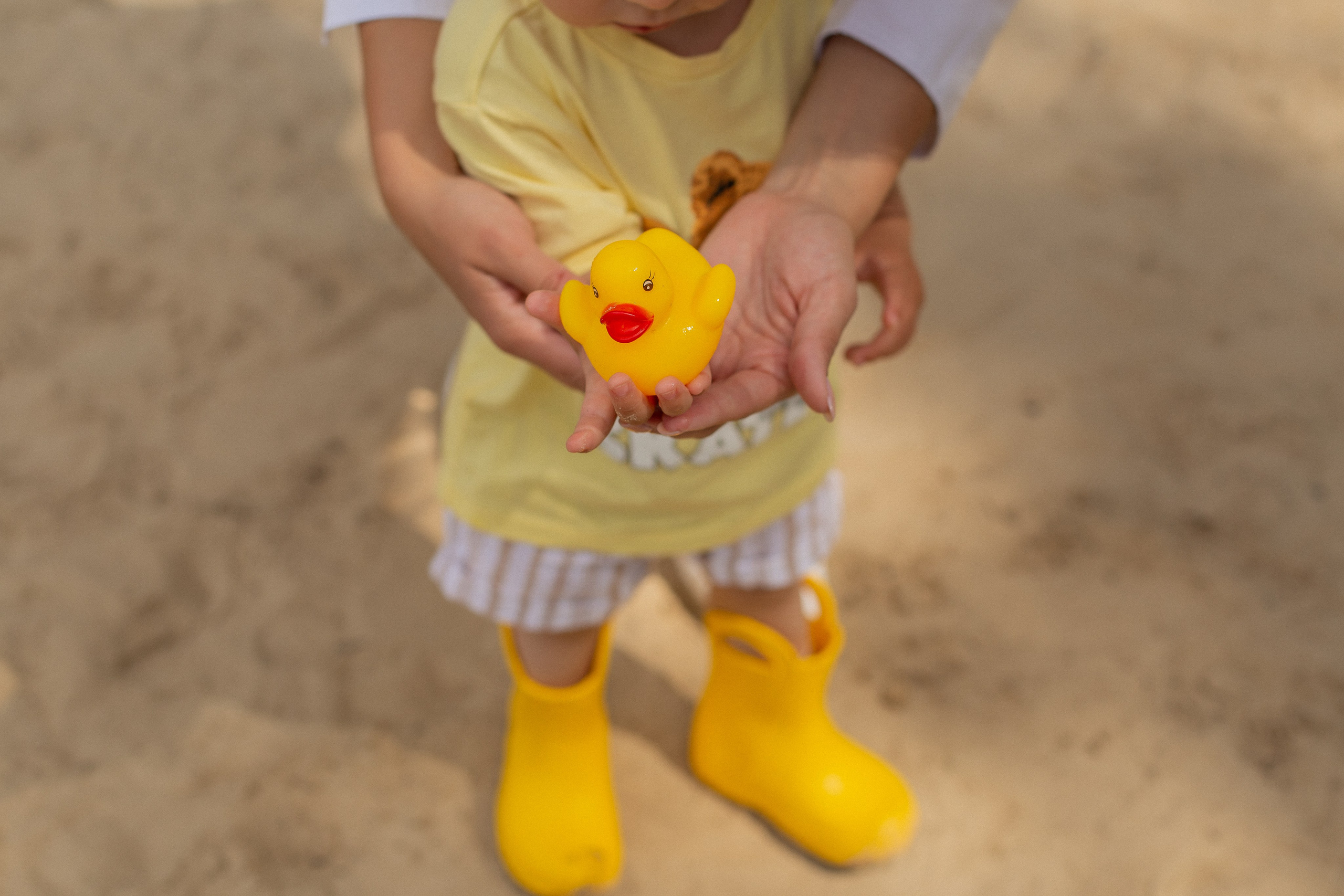 Sunny & Rainy. Fotograf u Crnoj Gori-porodično fotografisanje sa djecom, lovestory, nekretnine