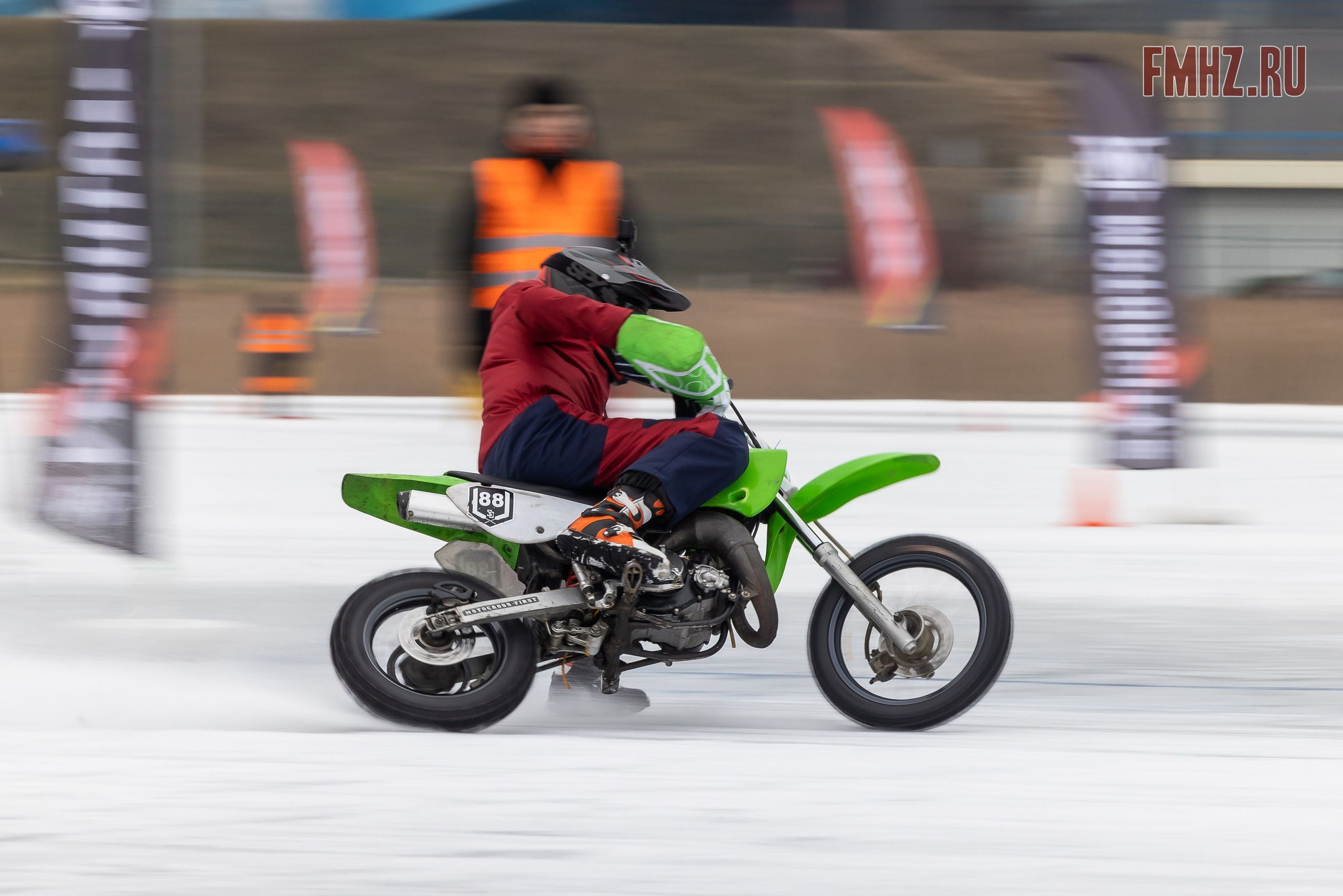 Первый этап Кубка МФР по мотокроссу на льду Большого Крылатского пруда в Москве. 8 февраля 2025 г. Фотограф Владимир Охрименко