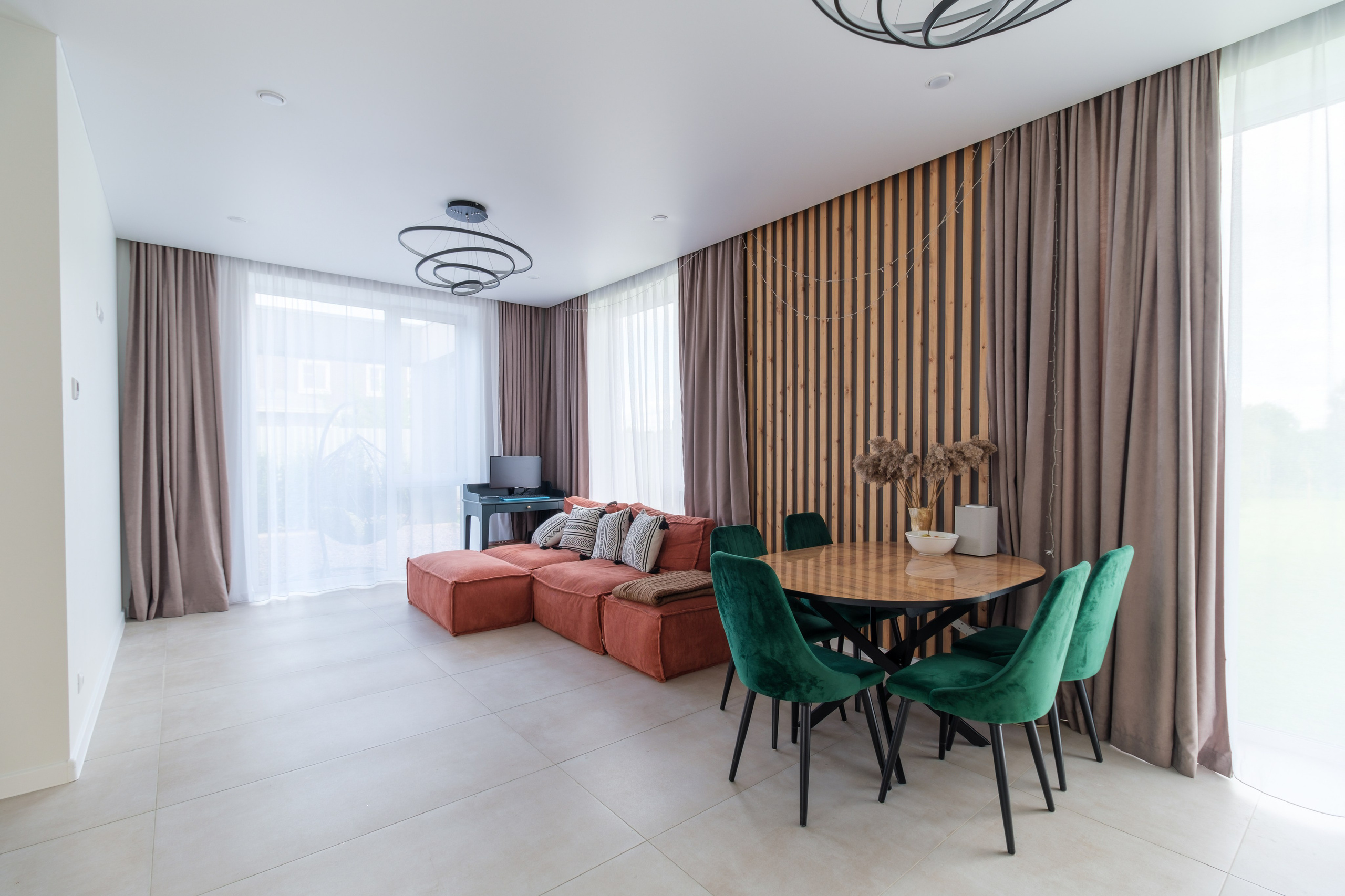 Двухэтажный дом, Вайя