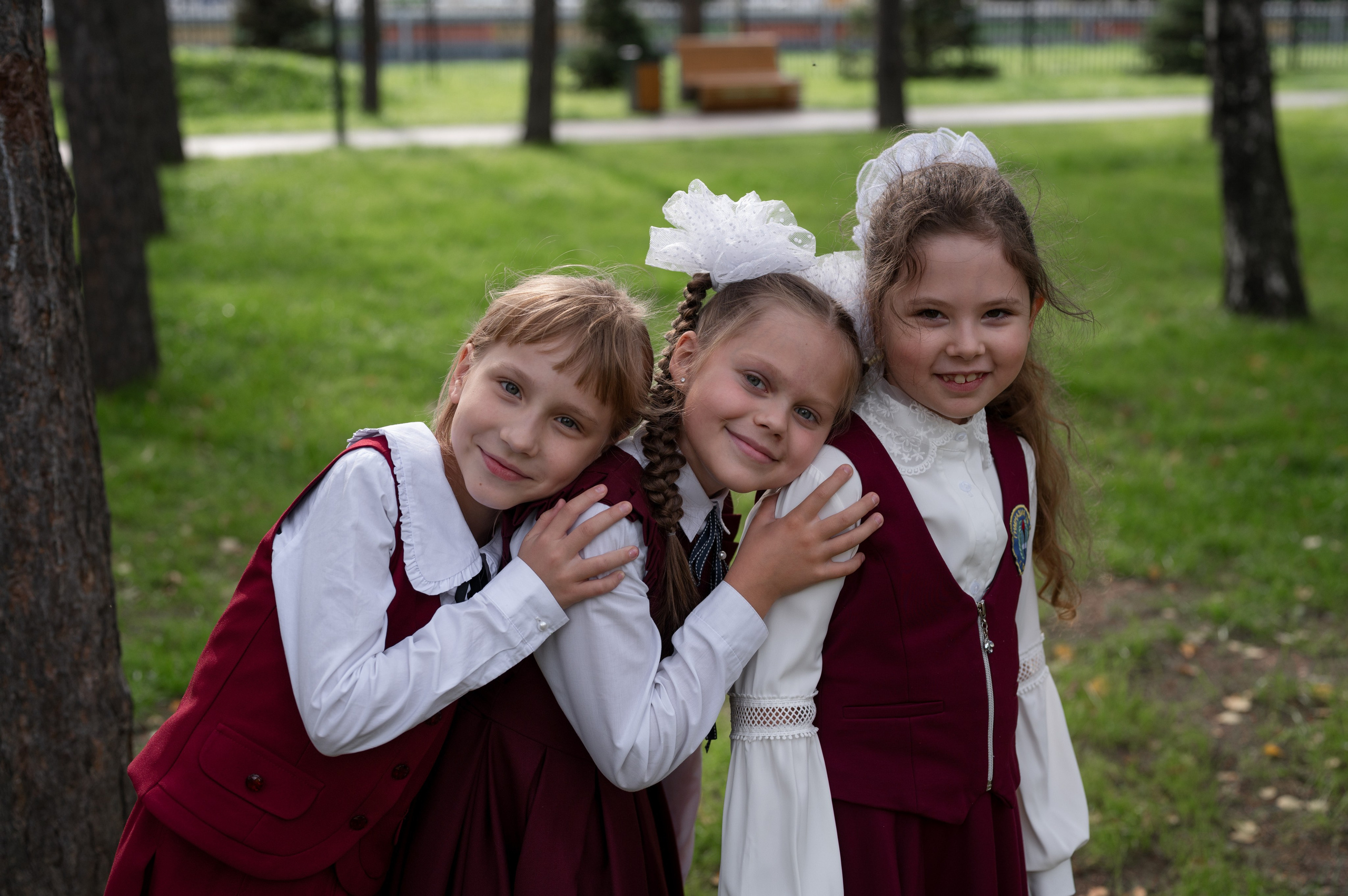 1 сентября 16 гимназия 2 класс (линейка + в классе+ на улице). Фотограф новорожденных, семейный детский в Тюмени Татьяна Морозова