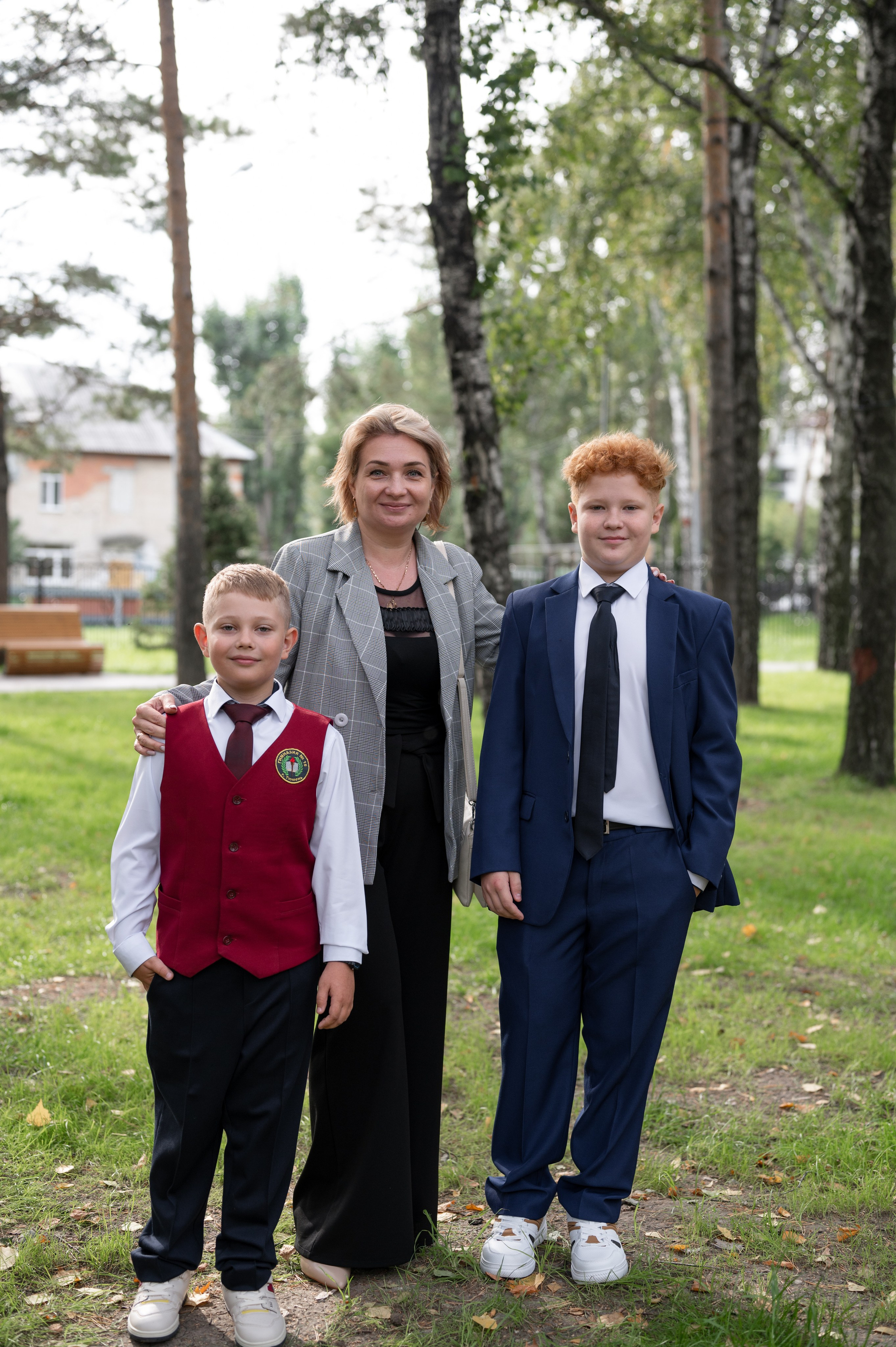 1 сентября 16 гимназия 2 класс (линейка + в классе+ на улице). Фотограф новорожденных, семейный детский в Тюмени Татьяна Морозова