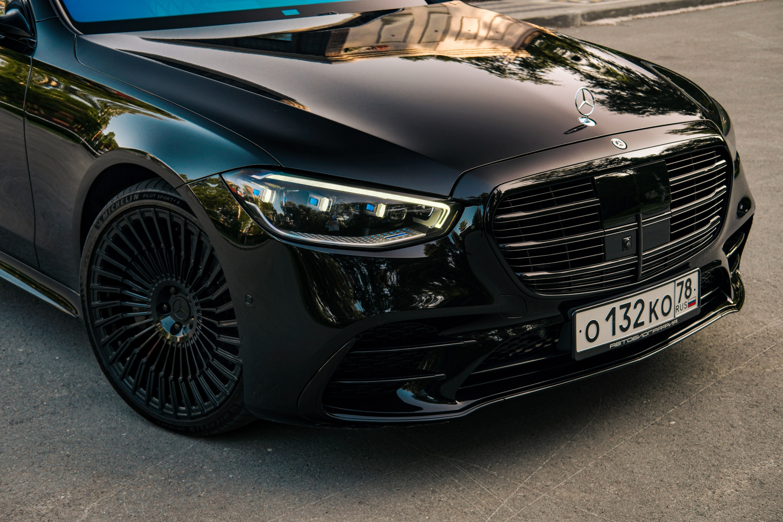 Профессиональная фотосессия Mercedes-Benz S-класс в&nbsp;Новосибирске. Автомобильный фотограф Чанчин Владимир: детальные снимки кузова, интерьера и&nbsp;динамики. Съемка автомобиля для продажи