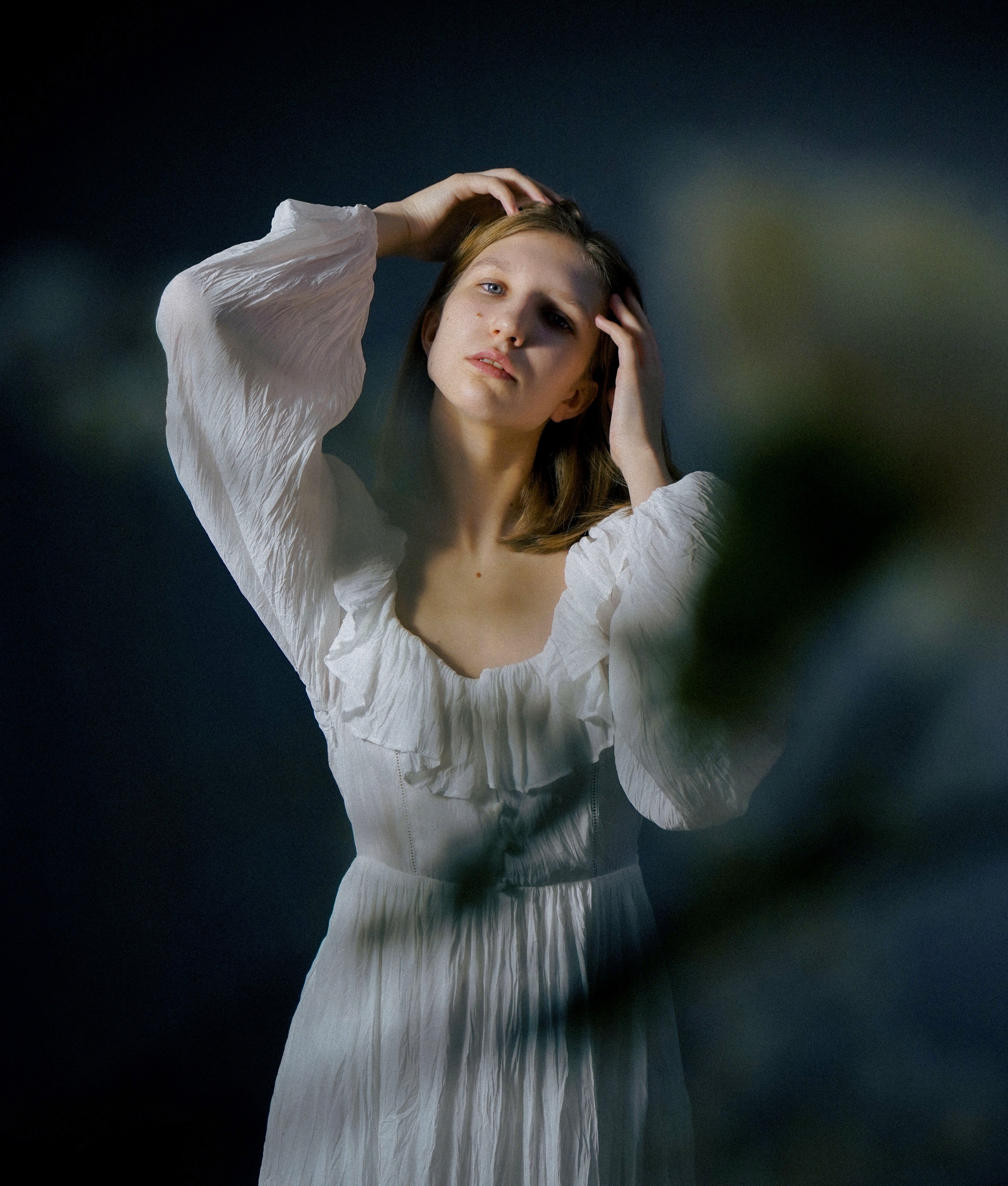 Портретная фотосессия в студии с цветами для Анны в Санкт-Петербург. Светлана Гопанюк. Портретный фотограф. Санкт-Петербург. СПб