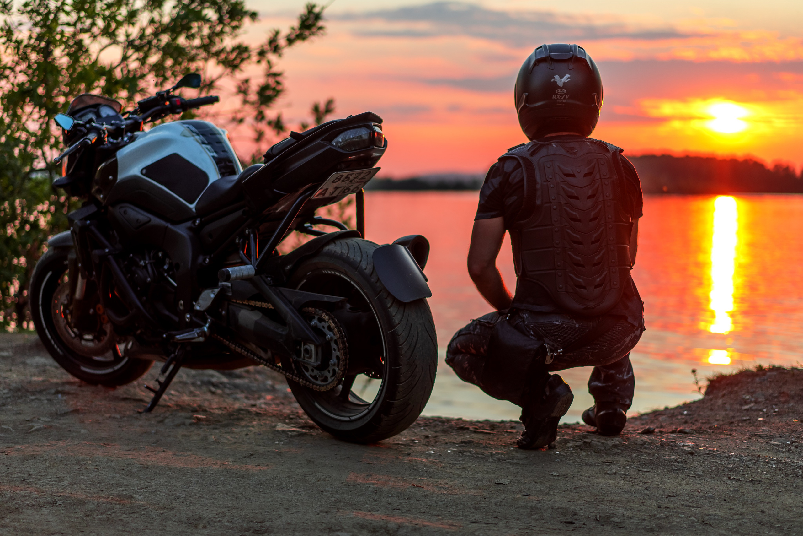 Мужская фотосессия с мотоциклом на закате. Фотограф Екатеринбург Кокшарова Александра