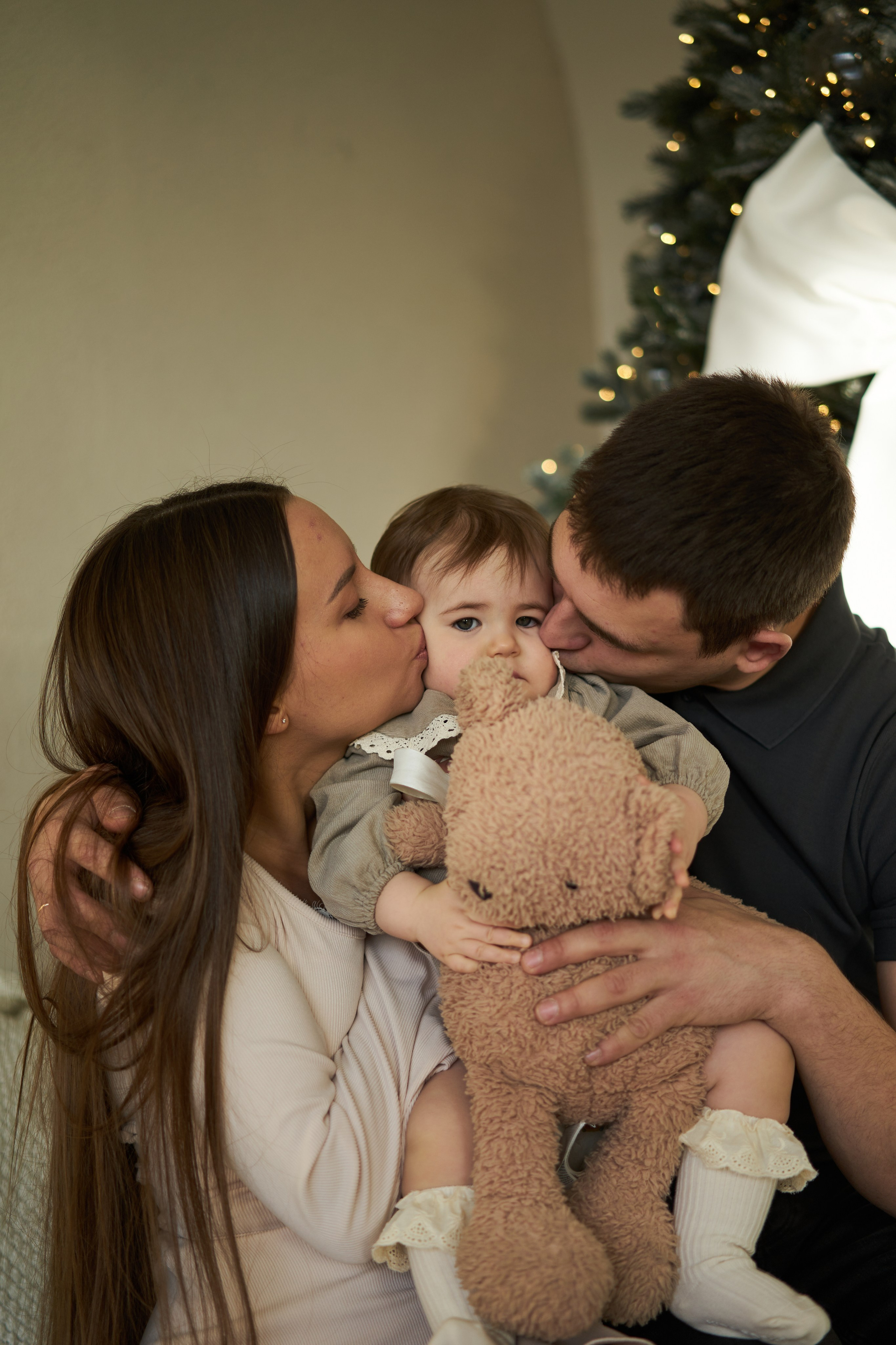 Семейная фотосессия в студии. Фотограф Екатеринбург Кокшарова Александра