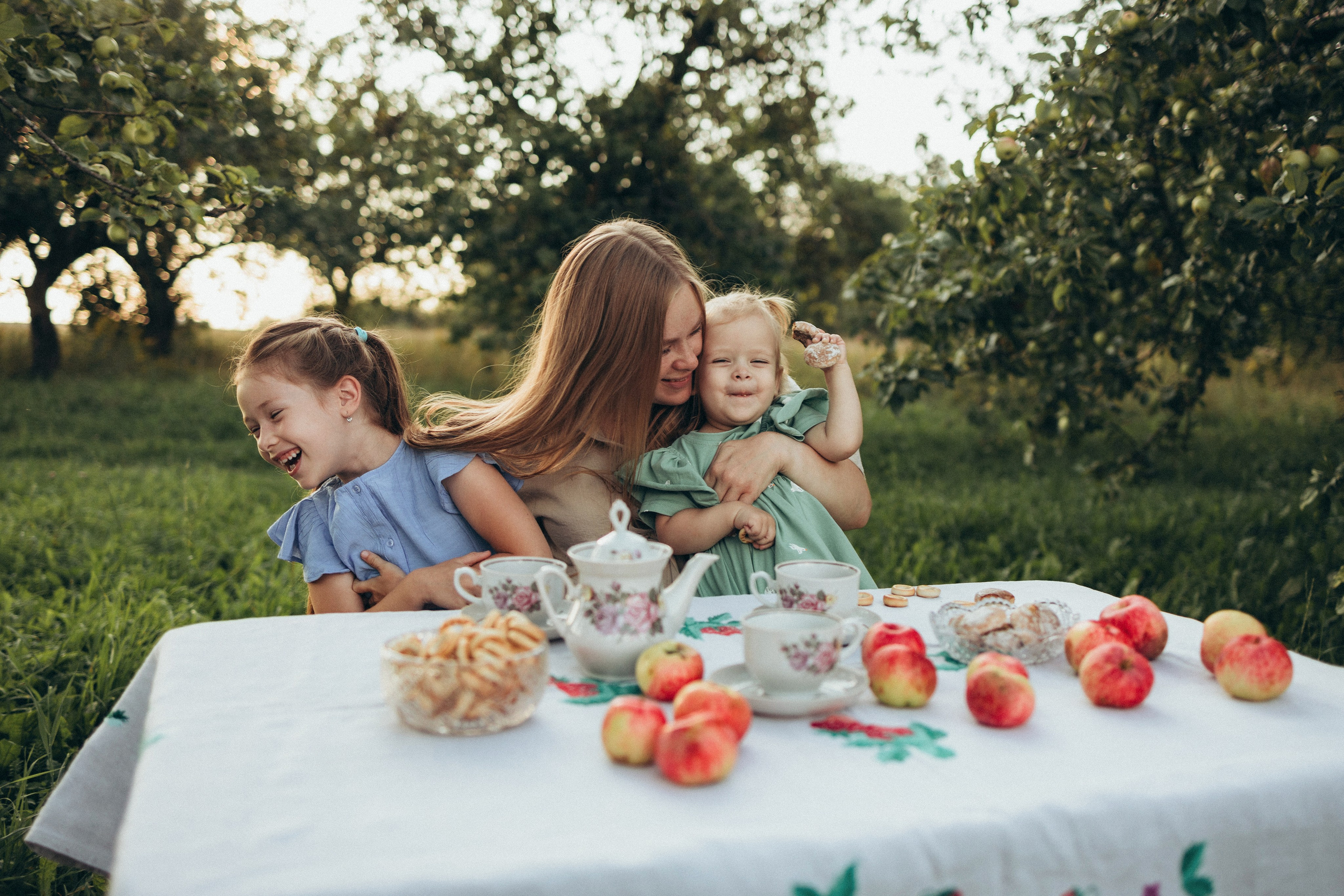 Чаепитие в саду. Фотограф Елена Рябцева