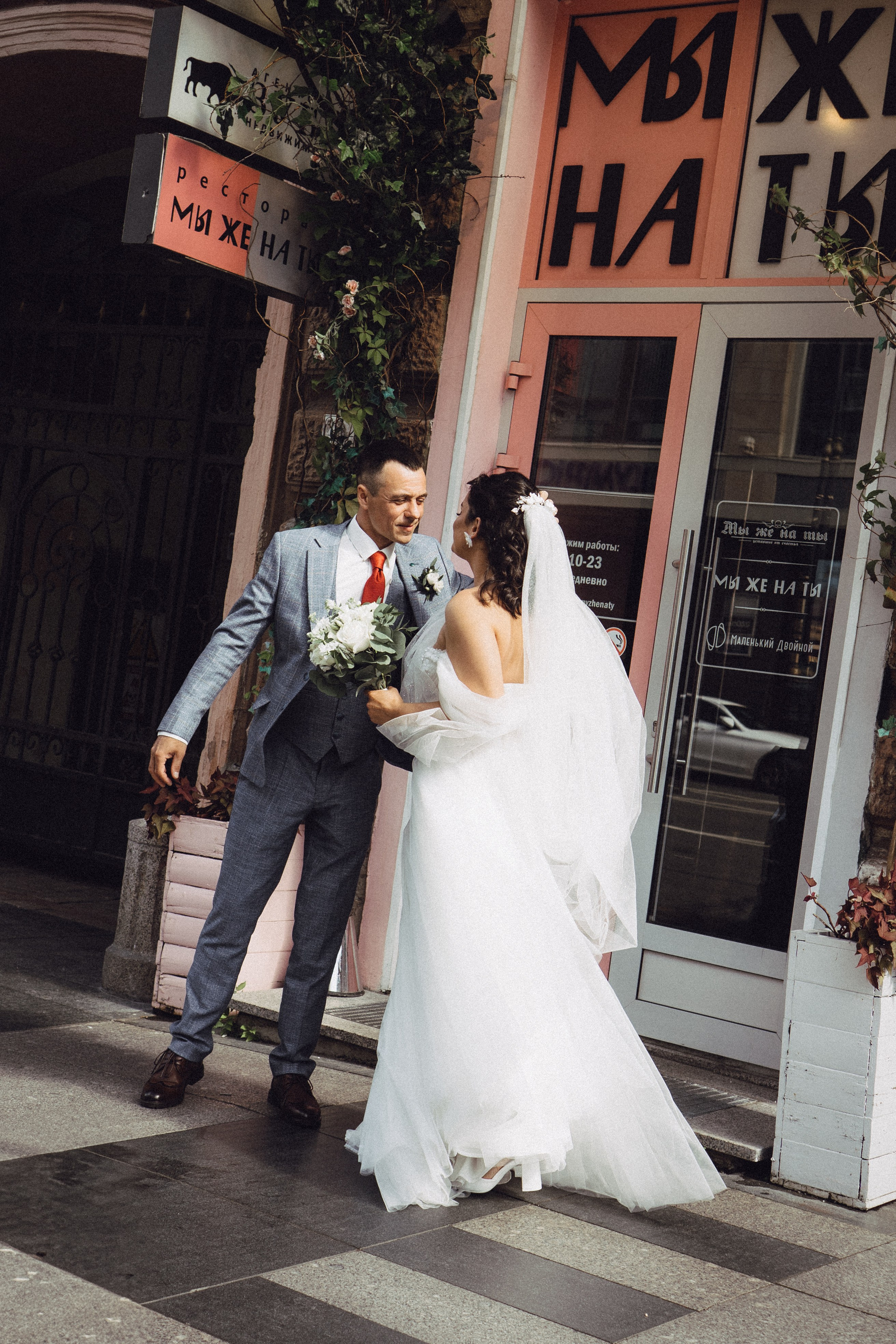 СВАДЕБНАЯ ПРОГУЛКА РЕСТОРАН МЫ ЖЕ НА ТЫ И ФОТОСЕССИИЯ С АВТОМОБИЛЕМ. Профессиональный фотограф, Санкт-Петербург — Виктория Богомолова