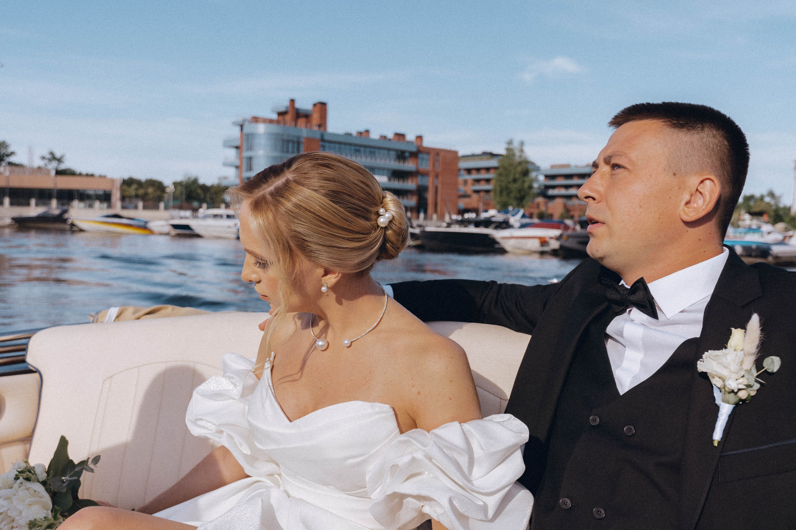 СВАДЕНБНАЯ СЬЕМКА НА КАТЕРЕ ПО КАНАЛАМ САНКТ-ПЕТЕРБУРГА И В АКВАТОРИИ НЕВЫ. Профессиональный фотограф, Санкт-Петербург — Виктория Богомолова