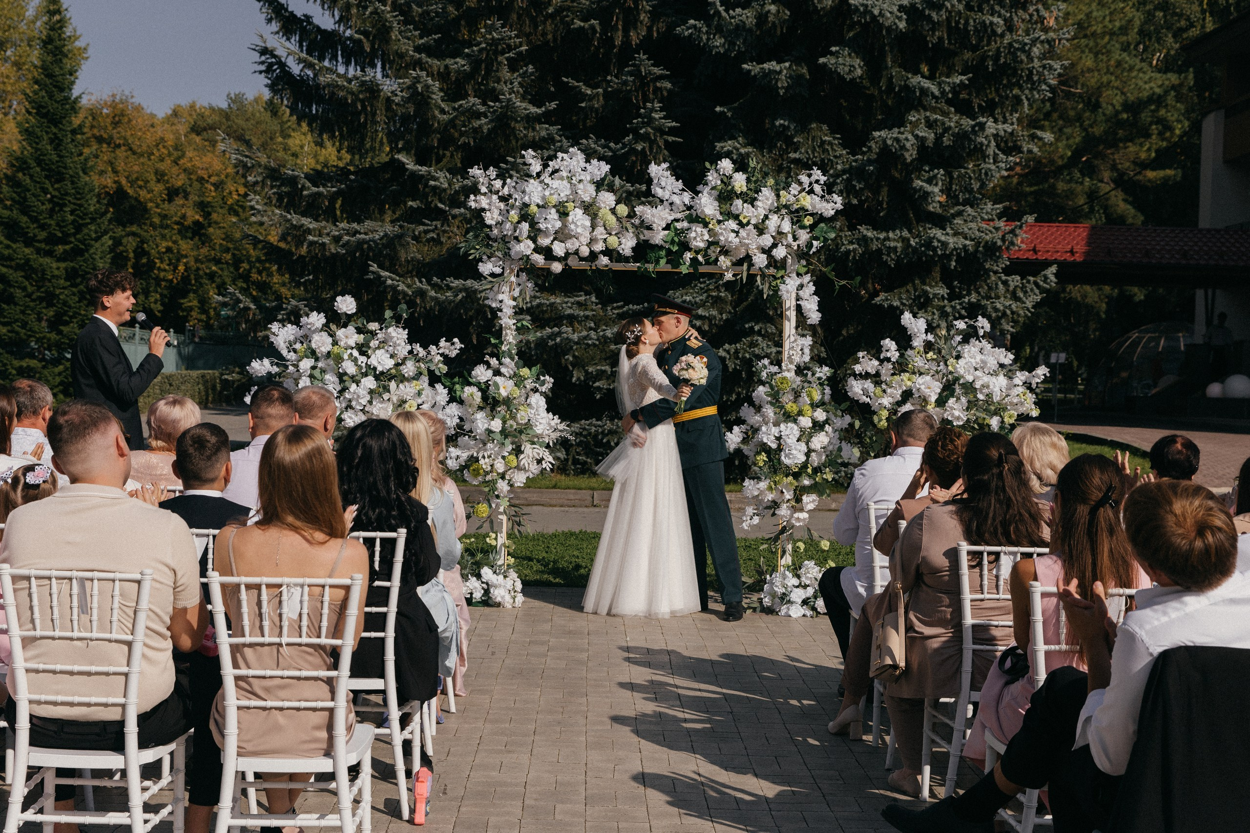 Сергей и Екатерина. Сборы, прогулка, регистрация, банкет. Фотограф Березенская Ирина в Новосибирске