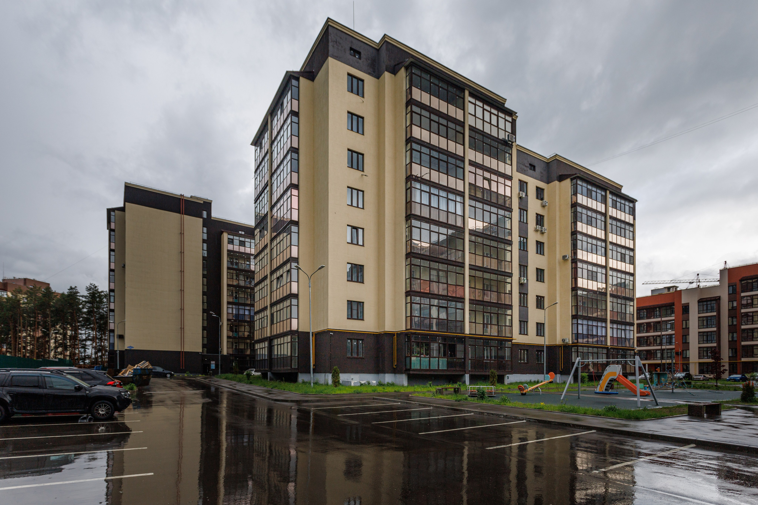  Профессиональная фотосъемка интерьера квартиры с ярким освещением и стильным дизайном