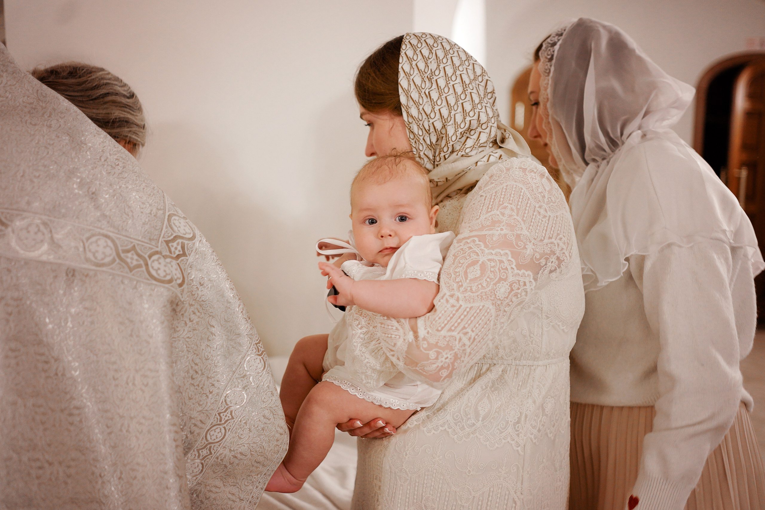 Таинство Крещения в храме Живоначальной Троицы в Троицке. Семейный и детский фотограф в Москве Екатерина Офицерова
