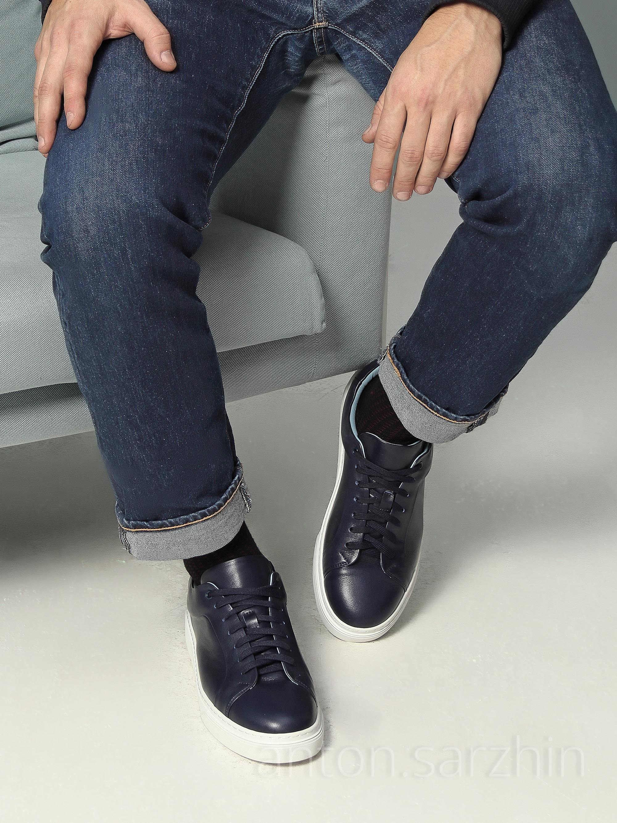 Фотосъемка мужской обуви на модели