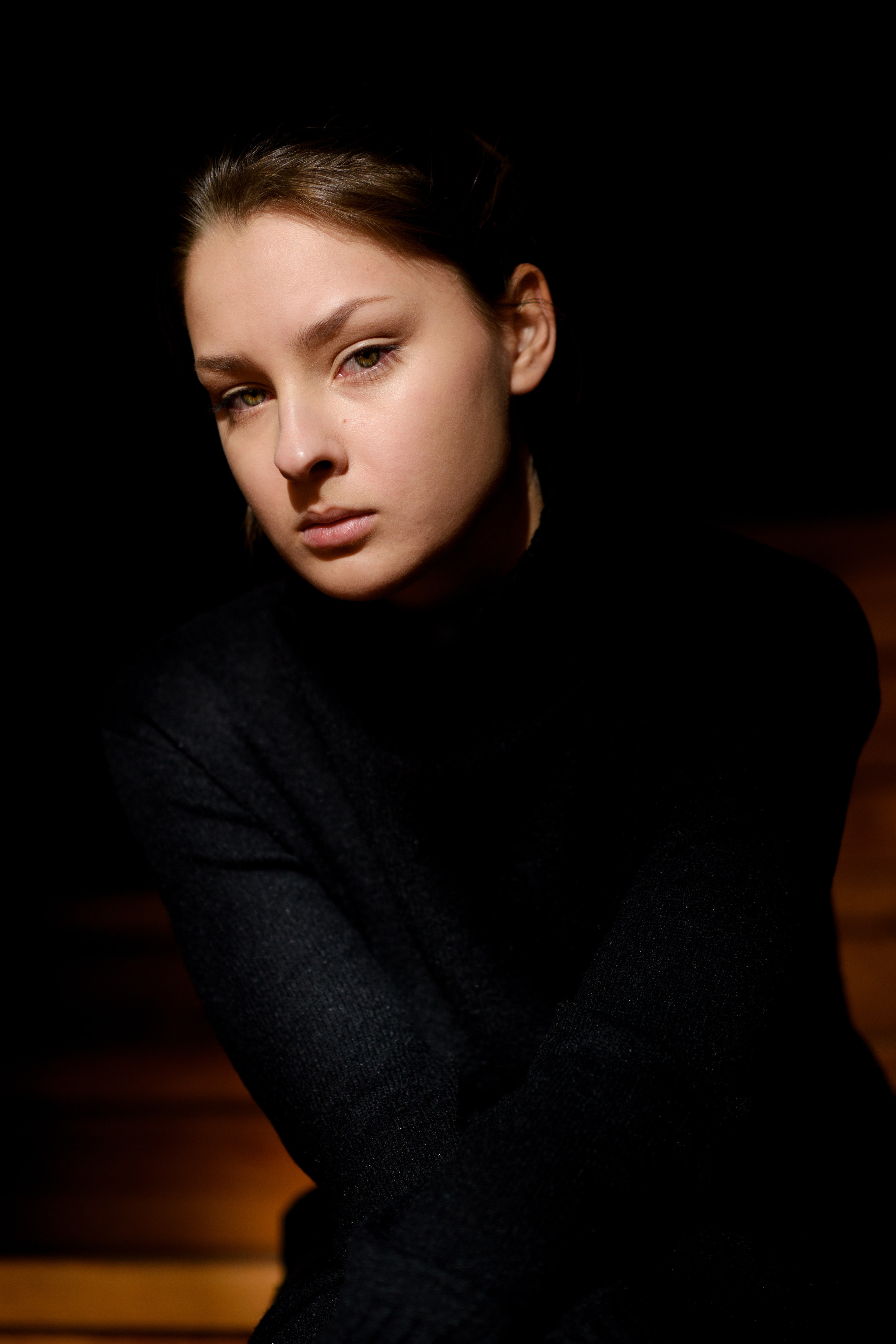 Фотосессия девочки подростка в Коломенском в темном ключе. Главная