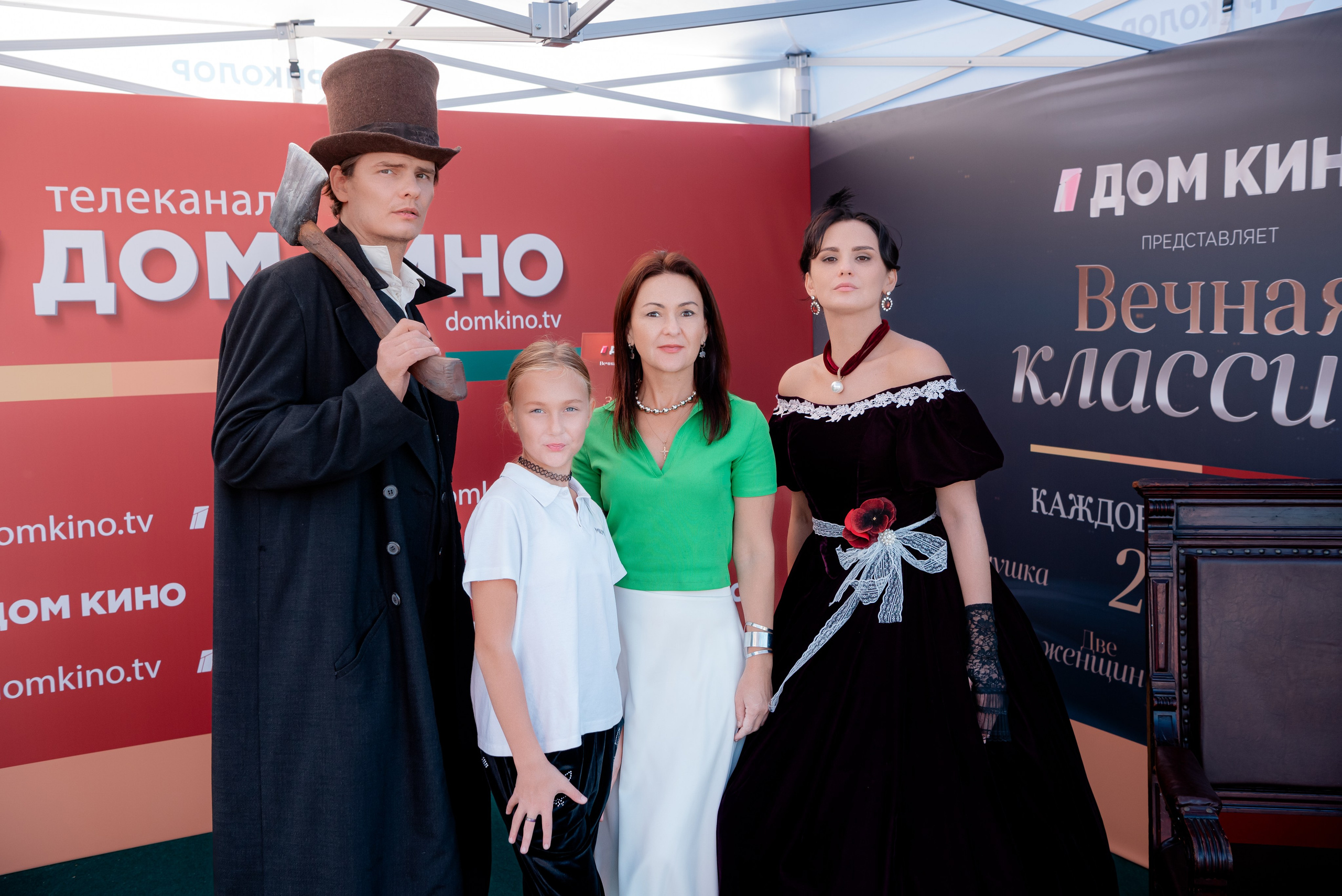 Портретные фото с артистами в палатке Триколор Дом Кинов на день города Волгоград. Фотограф в Волгограде и Волжском Александр Горбань