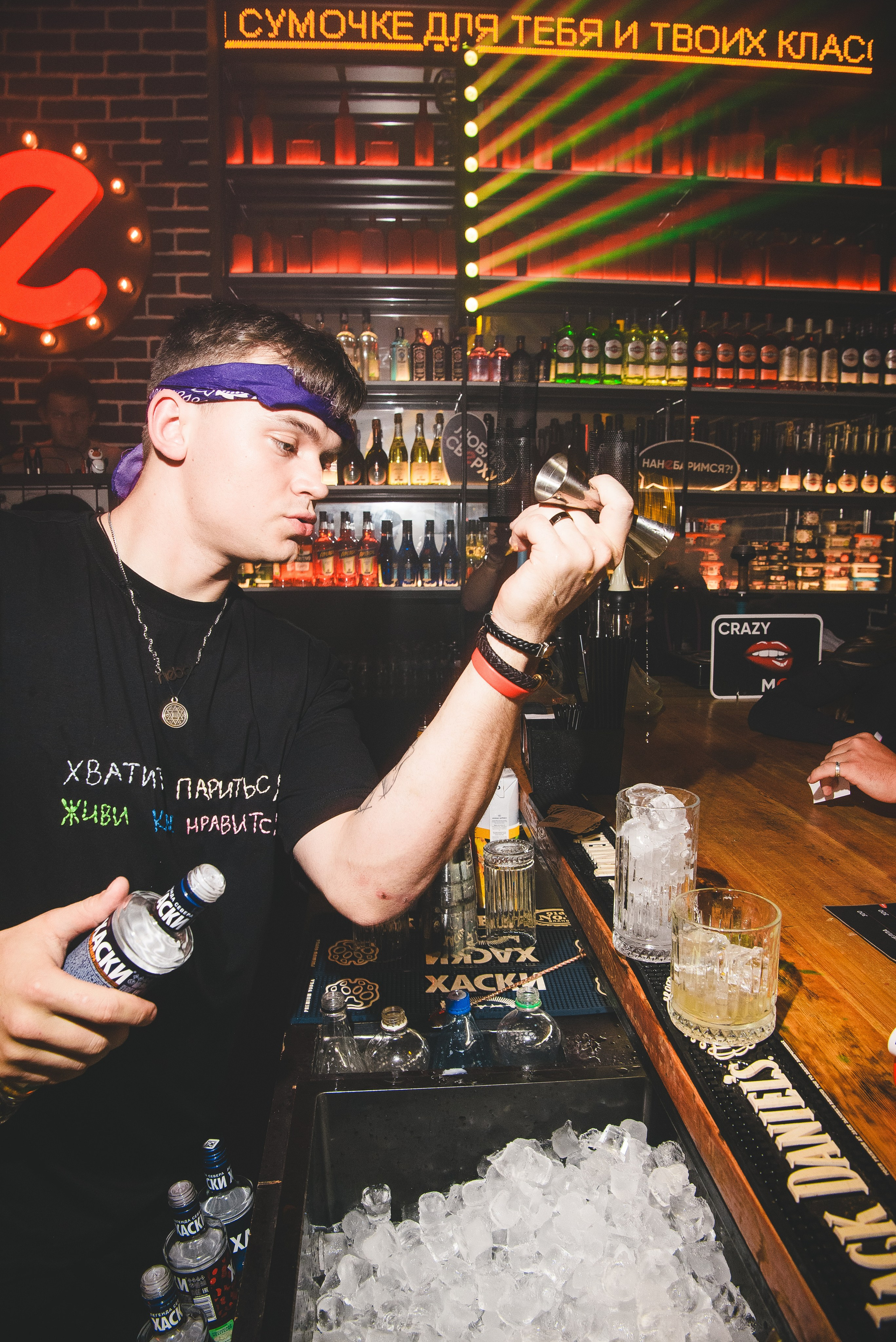 Фотоотчёты о вечеринках для НеБар Волгоград. Или стиль «пьяный фотограф». Фотограф в Волгограде и Волжском Александр Горбань