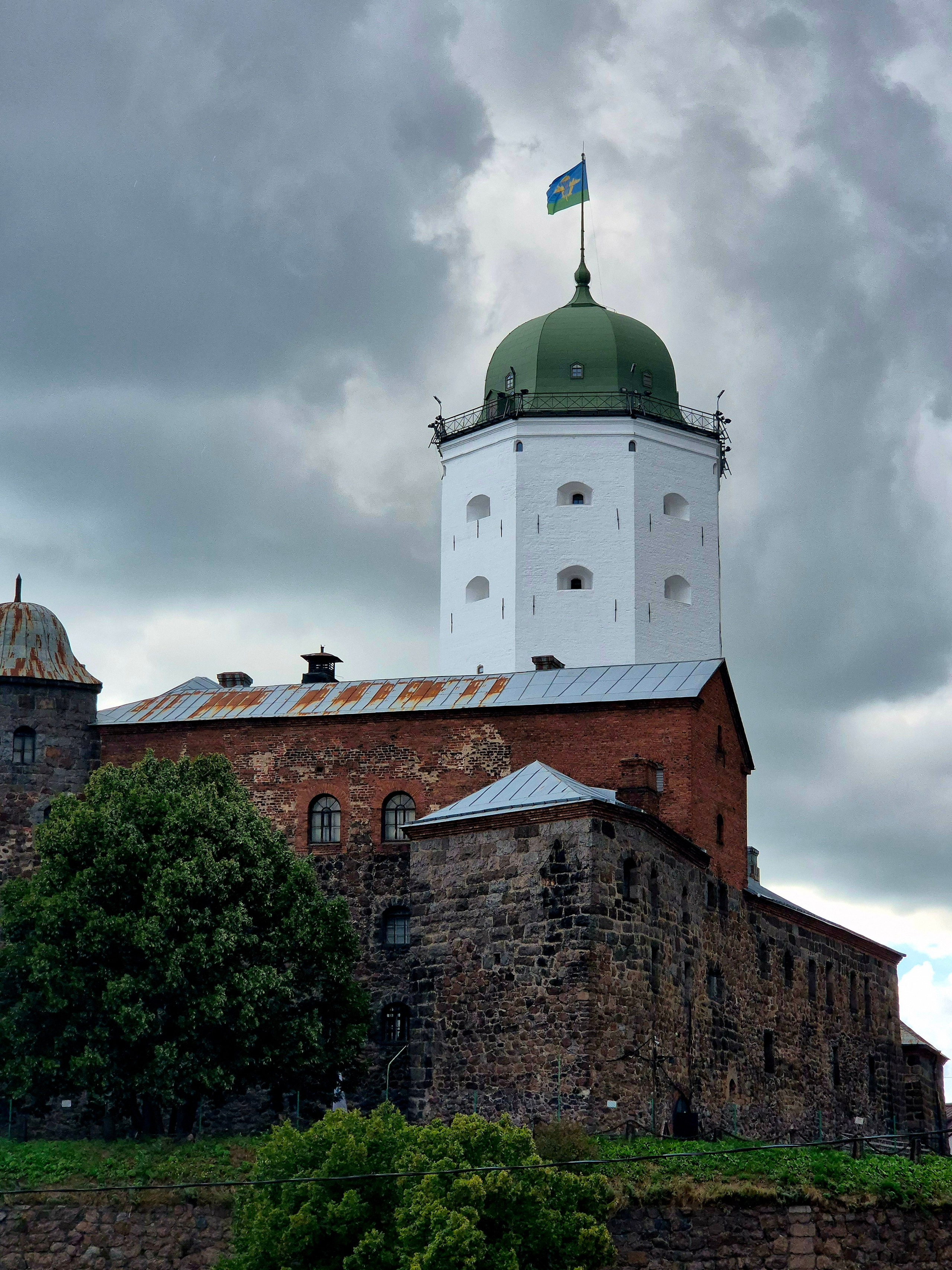 Туристический центр ухожен, много музеев, ресторанов, качественных отелей