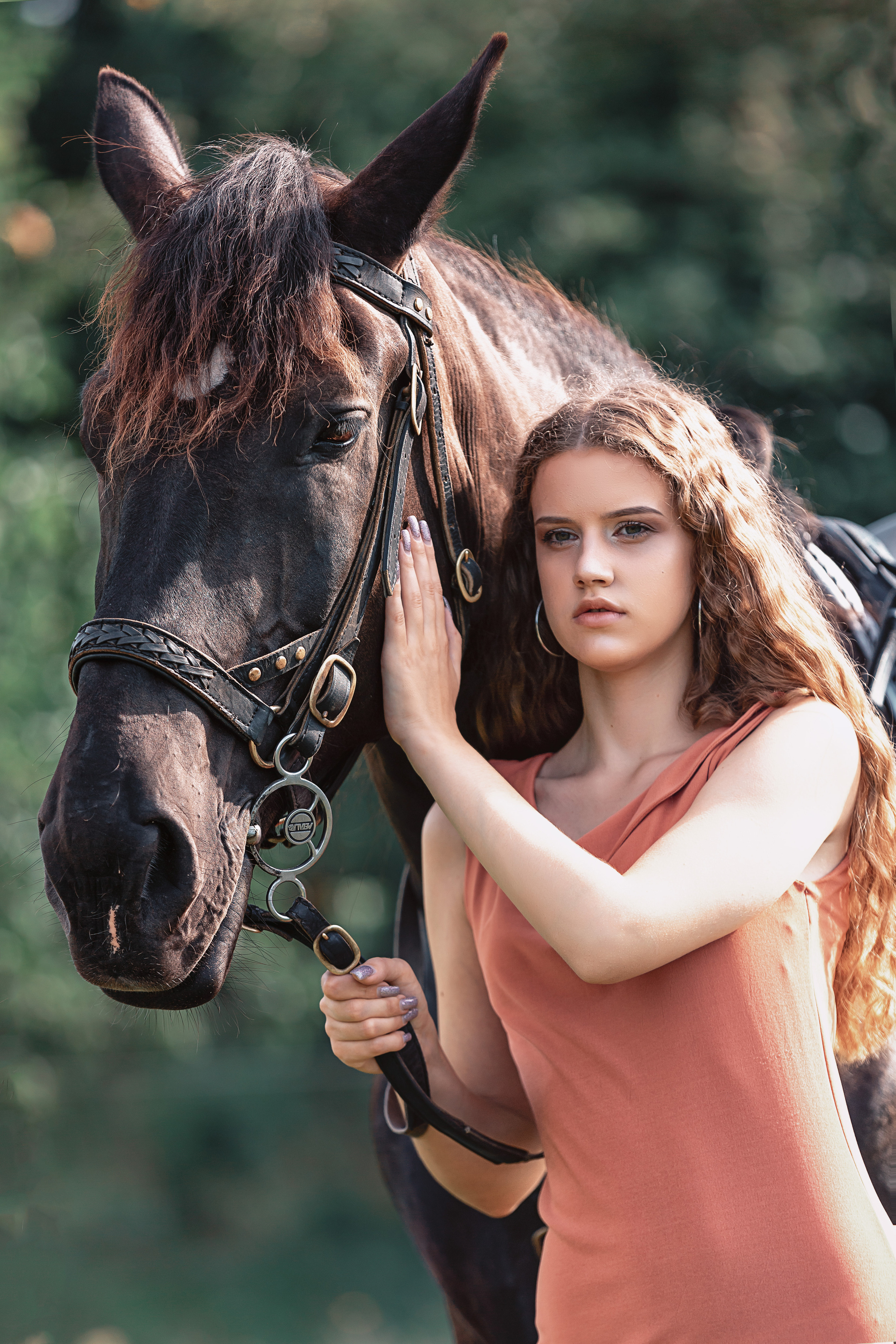 Фотосессия с девушкой в конном клубе Фриз, Малаховцы. Свадебный фотограф в Барановичах Вячеслав Шах-Гусейнов, фотошкола