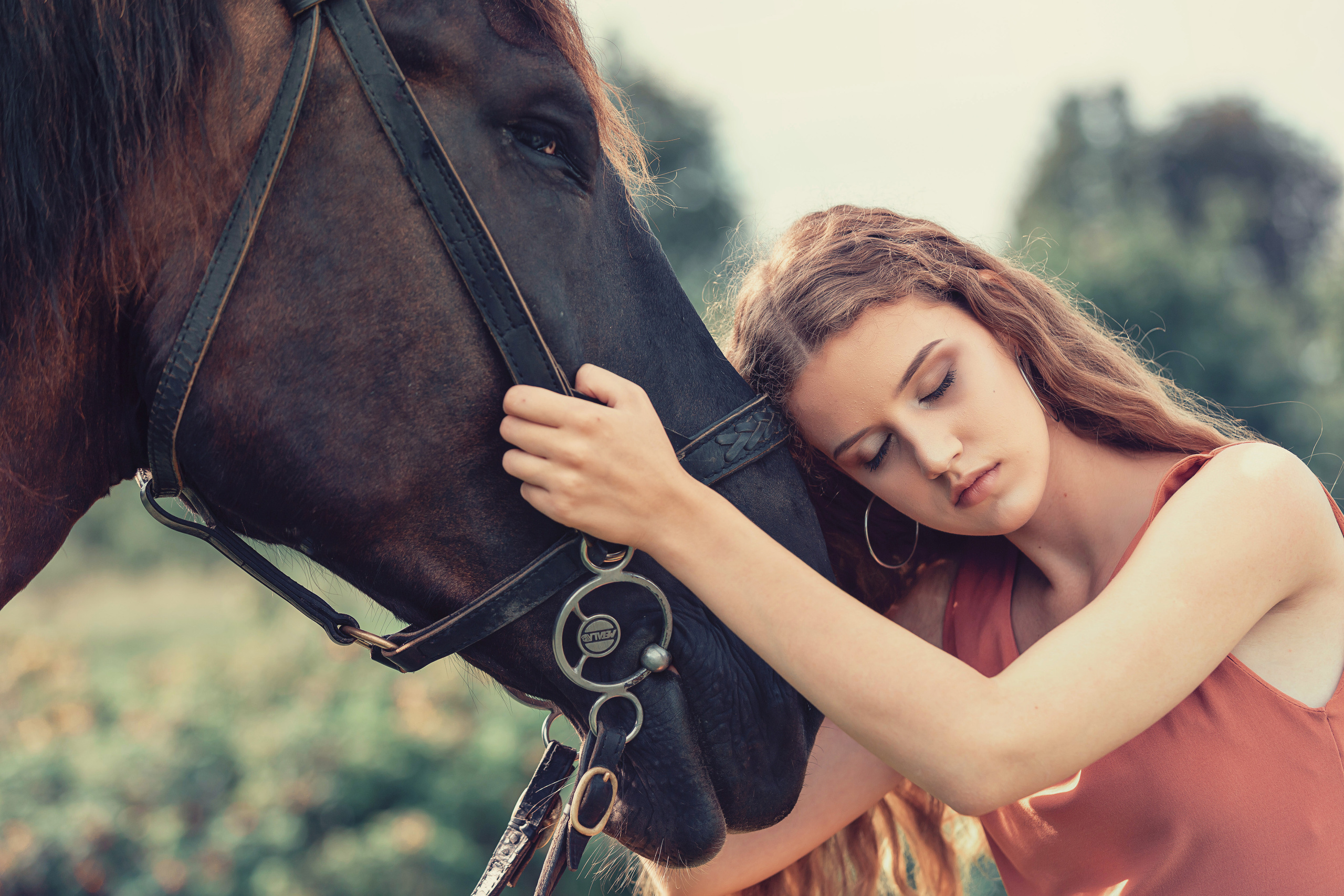 Фотосессия с девушкой в конном клубе Фриз, Малаховцы. Свадебный фотограф в Барановичах Вячеслав Шах-Гусейнов, фотошкола