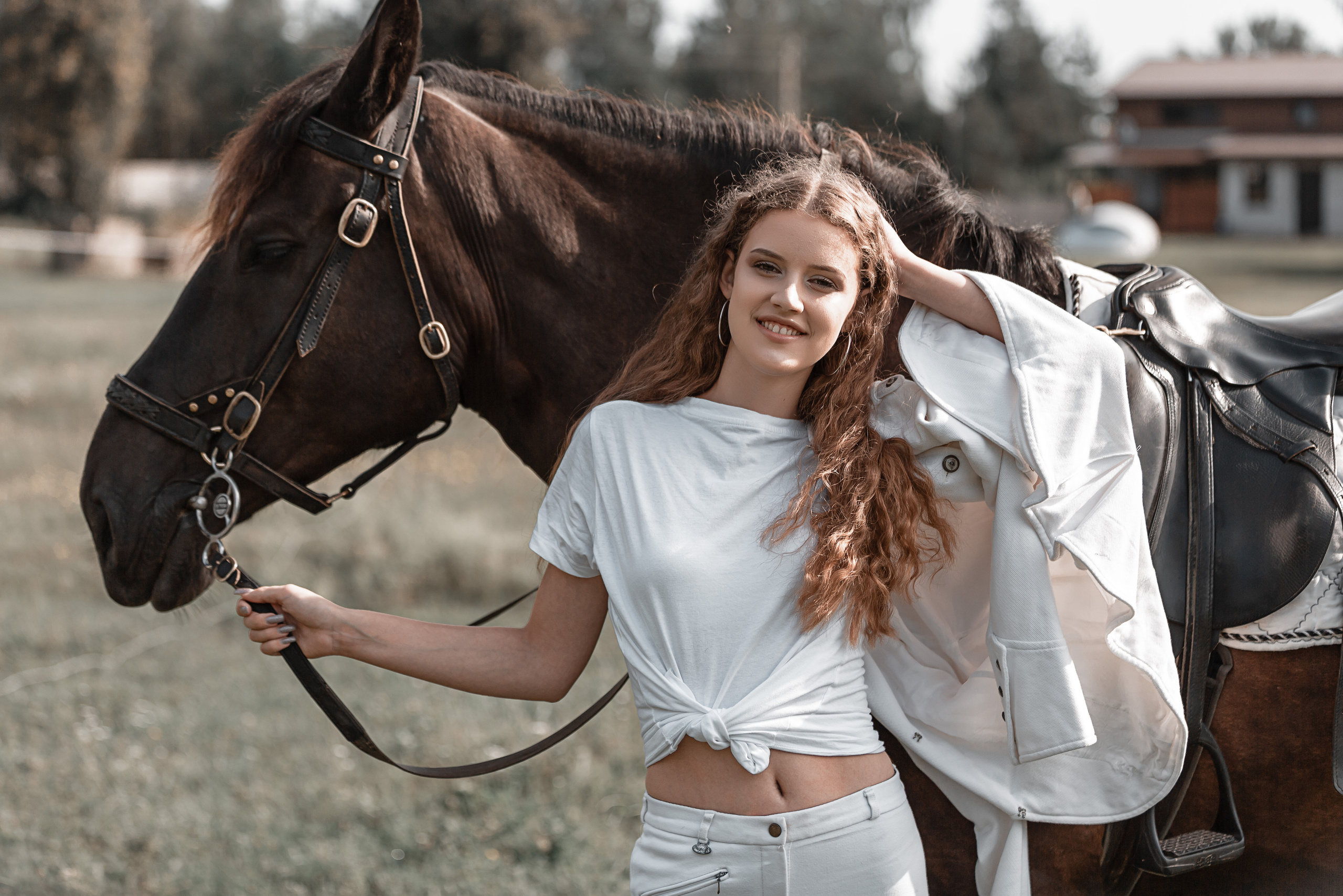 Фотосессия с девушкой в конном клубе Фриз, Малаховцы. Свадебный фотограф в Барановичах Вячеслав Шах-Гусейнов, фотошкола