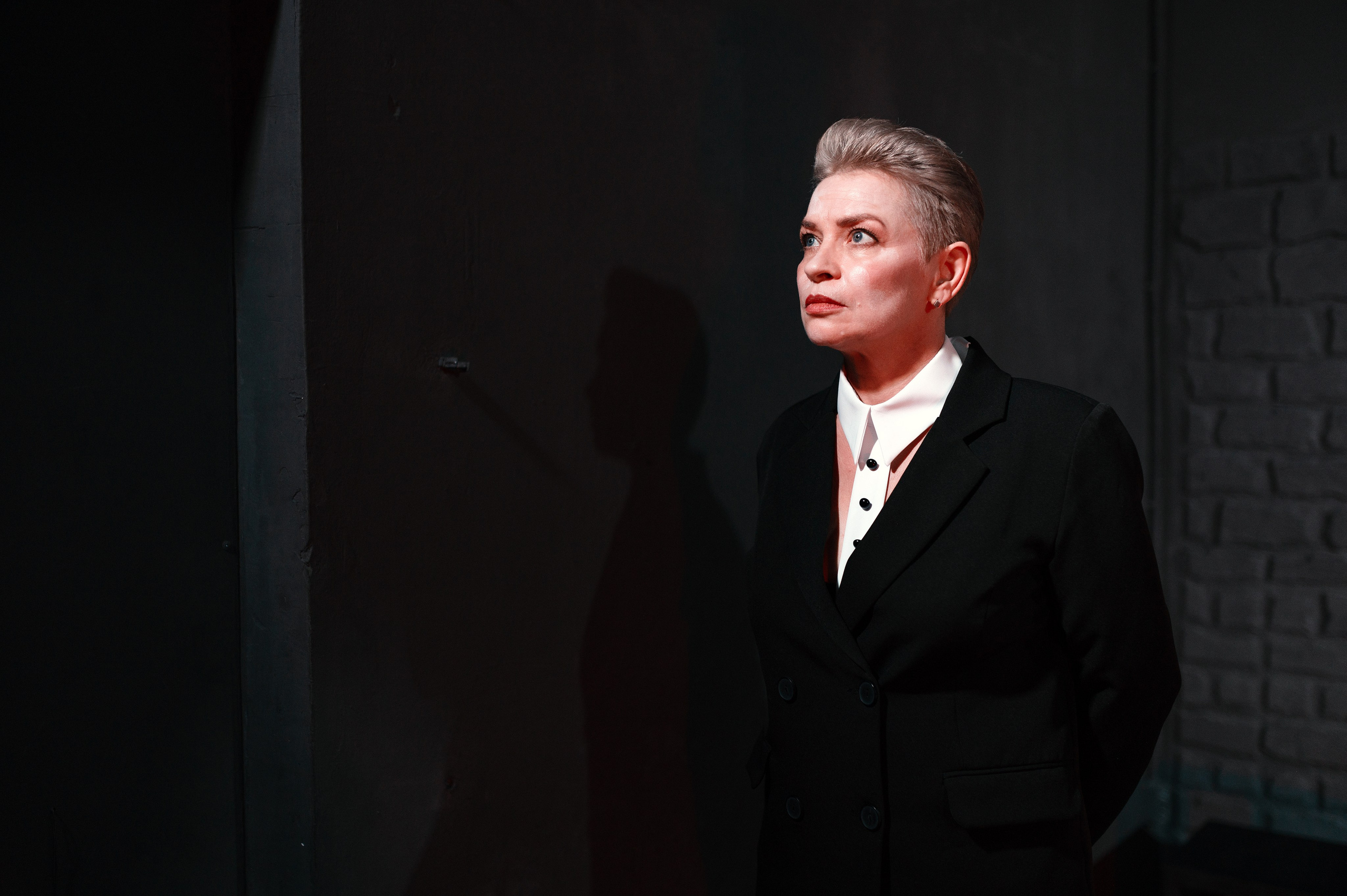 Спектакль «ЧЕЛОВЕЧКИ». Арт-пространство «Свои». Профессиональная фотосессия в Краснодаре | Фотограф Денис Труфанов