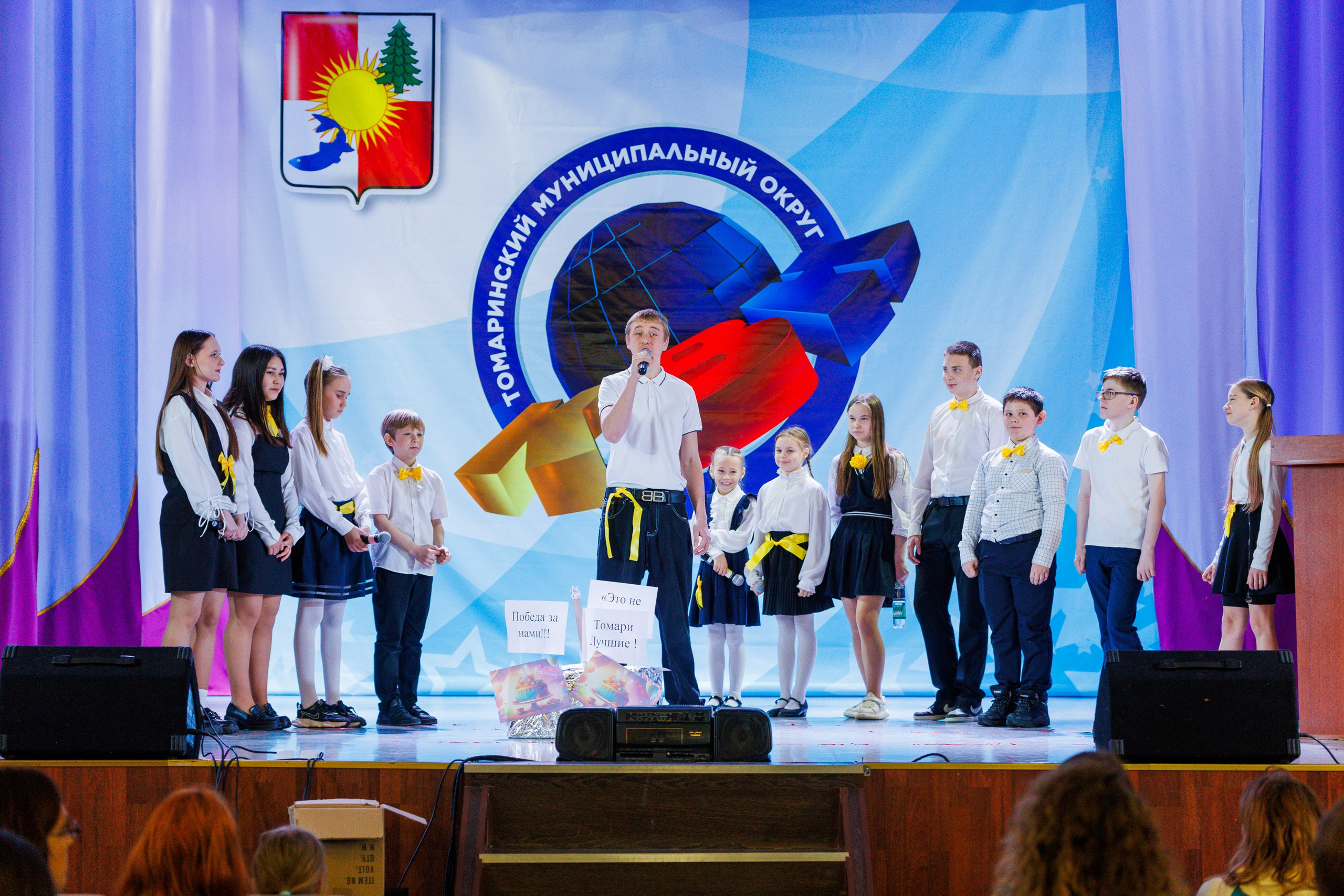 Школьный КВН в Томари. Свадебный, семейный и репортажный фотограф в Южно-Сахалинске Артур Петросян