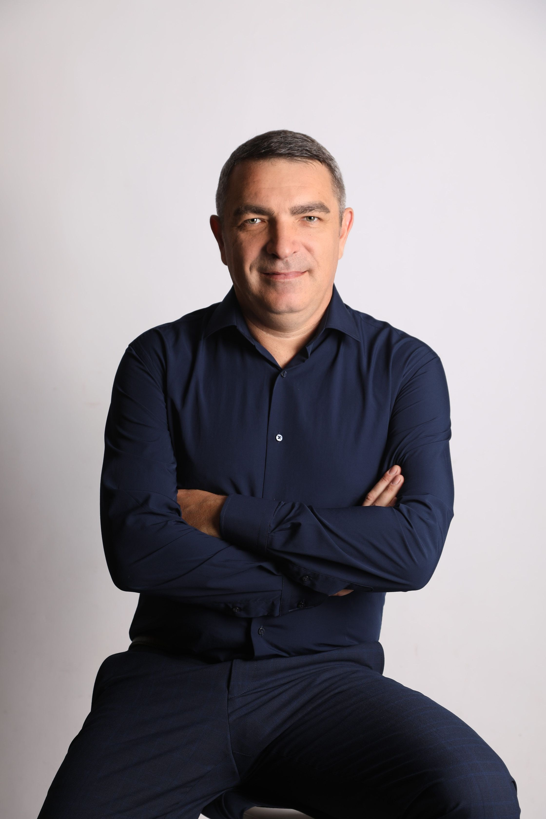 Профессиональная мужская фотосессия в Fotogen: Ваша история в кадре. Интерьерная фотостудия FOTOGEN г. Краснодар