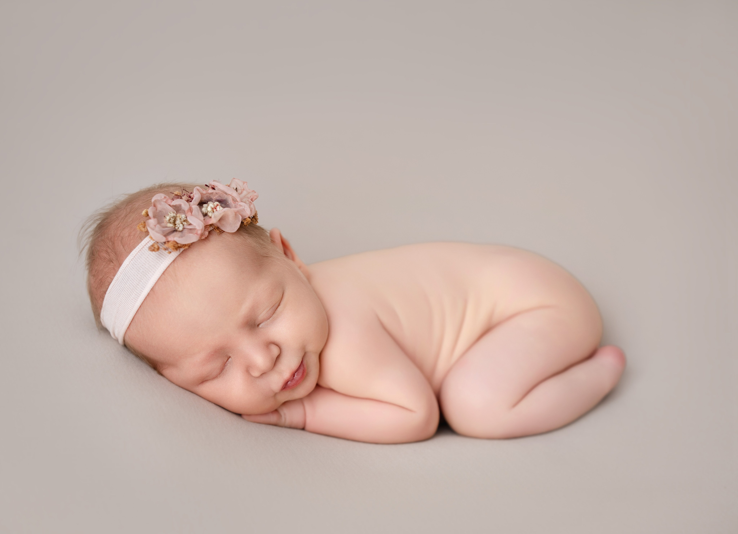 Фотограф новорожденных в Нижнем Новгороде - профессиональная фотосессия для новорожденных, уютные и милые снимки малышей, создание уникальных образов и воспоминаний для родителей. Специалист по детской фотографии предлагает услуги по съемке новорожденных в комфортной обстановке, обеспечивая безопасность и тепло для вашего малыша.