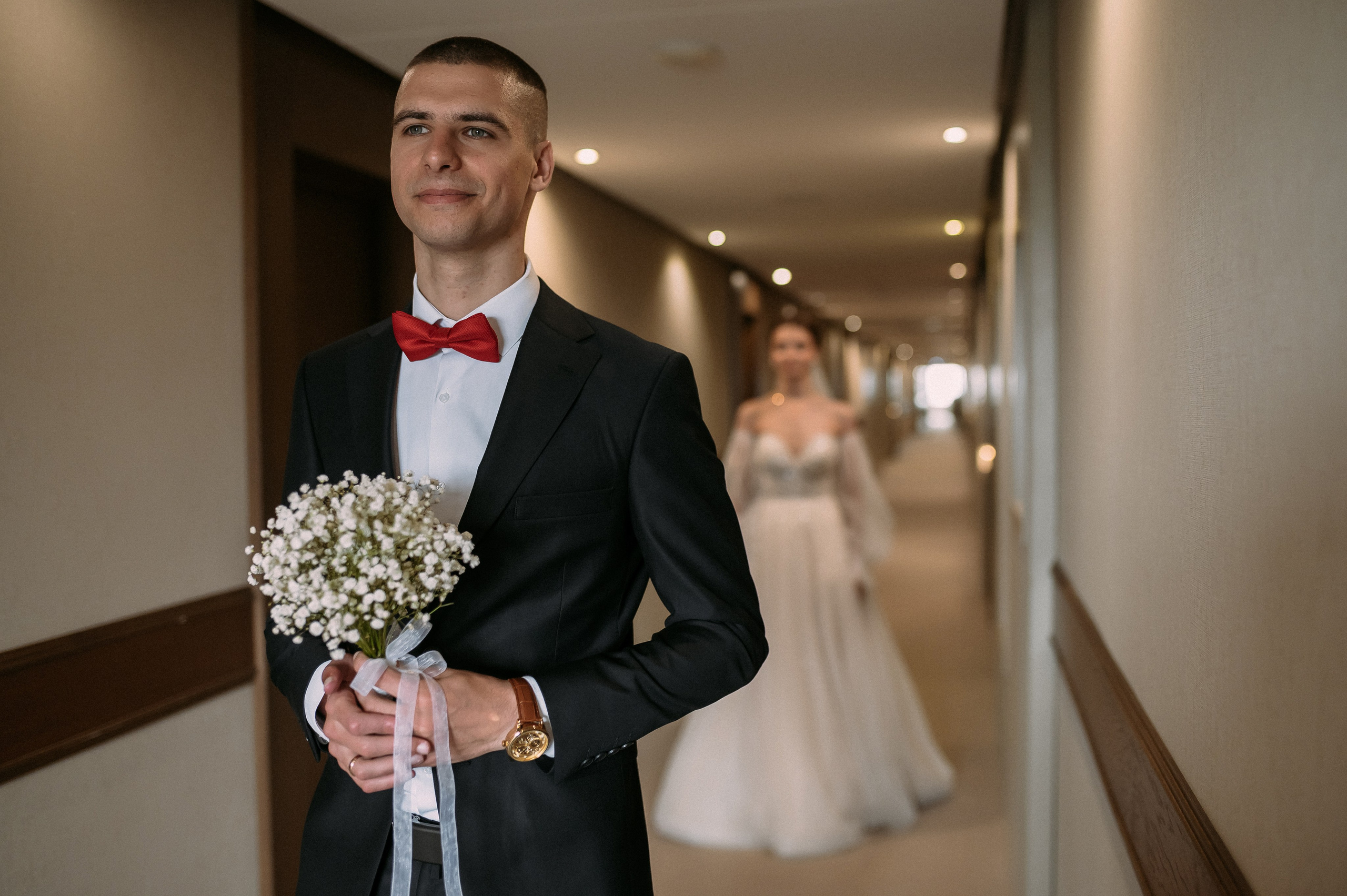 Свадебное утро и прогулка красивой яркой пары. Свадебный и семейный фотограф в Симферополе Дарья Маркова