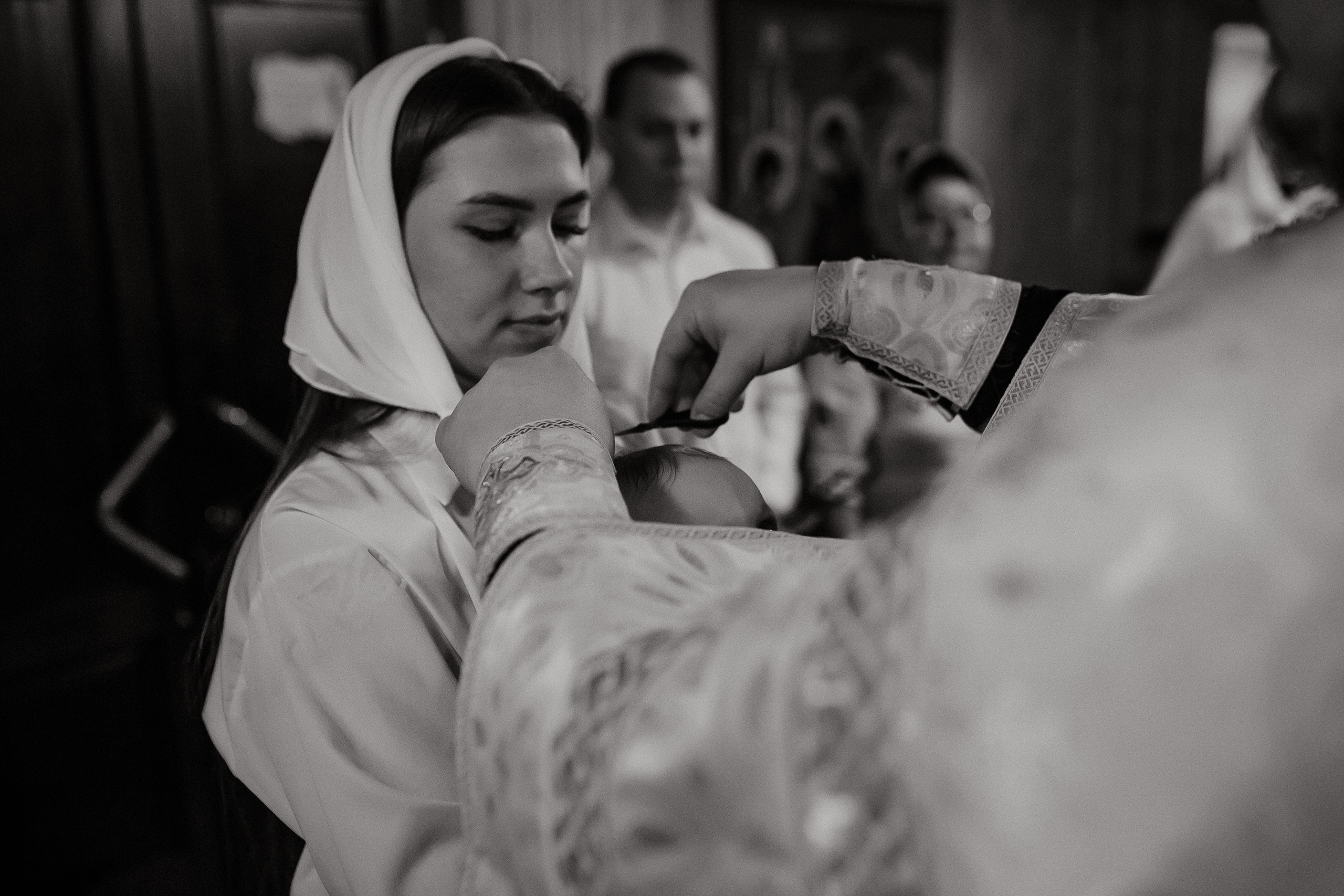 Крещение Виктории. Храм Симеона Верхотурского п.Барсово. Семейный фотограф в Сургуте