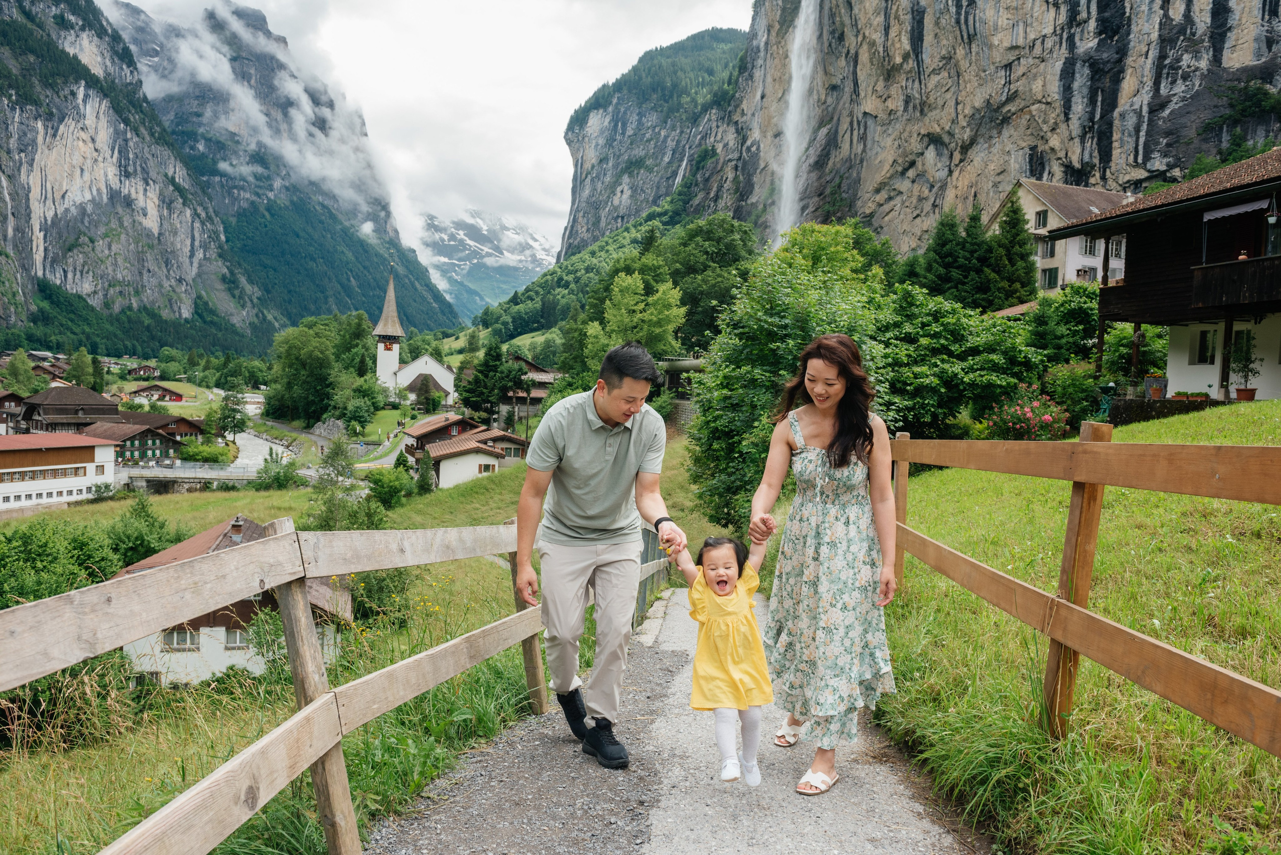 Bernice, Bryant and Kira (Lauterbrunnen, Switzerland). Photographer in Switzerland and Europe Anna Alekseenko