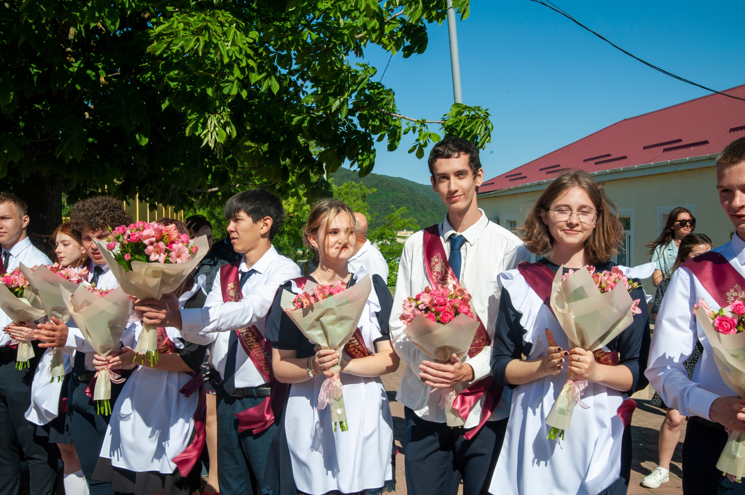 Последний Звонок МАОУ СОШ № 17 им. Эдуарда Есаяна — Архипо-Осиповка. Свадебный и семейный фотограф Денис Лукьянов в Краснодаре, Краснодарском крае и Республике Крым