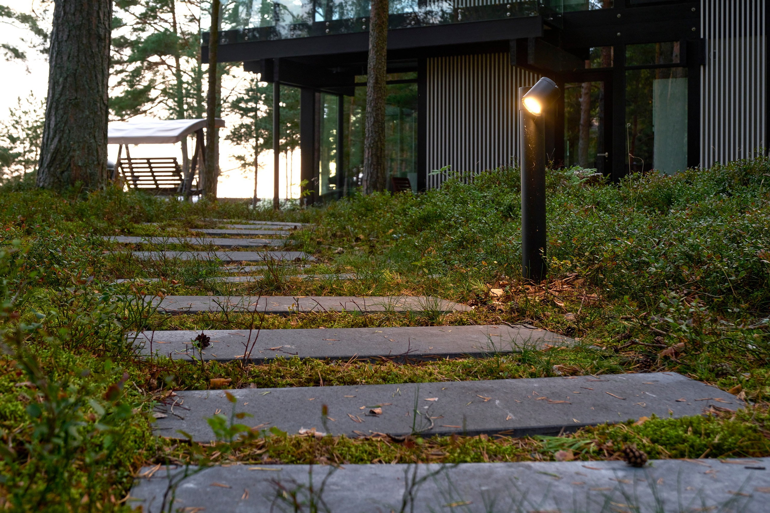 Ландшафтный и интерьерный фотограф Наталья Соловьева. Фотосъемка сада в КП Золотые пески для ландшафтной компании Хвоя | interioto