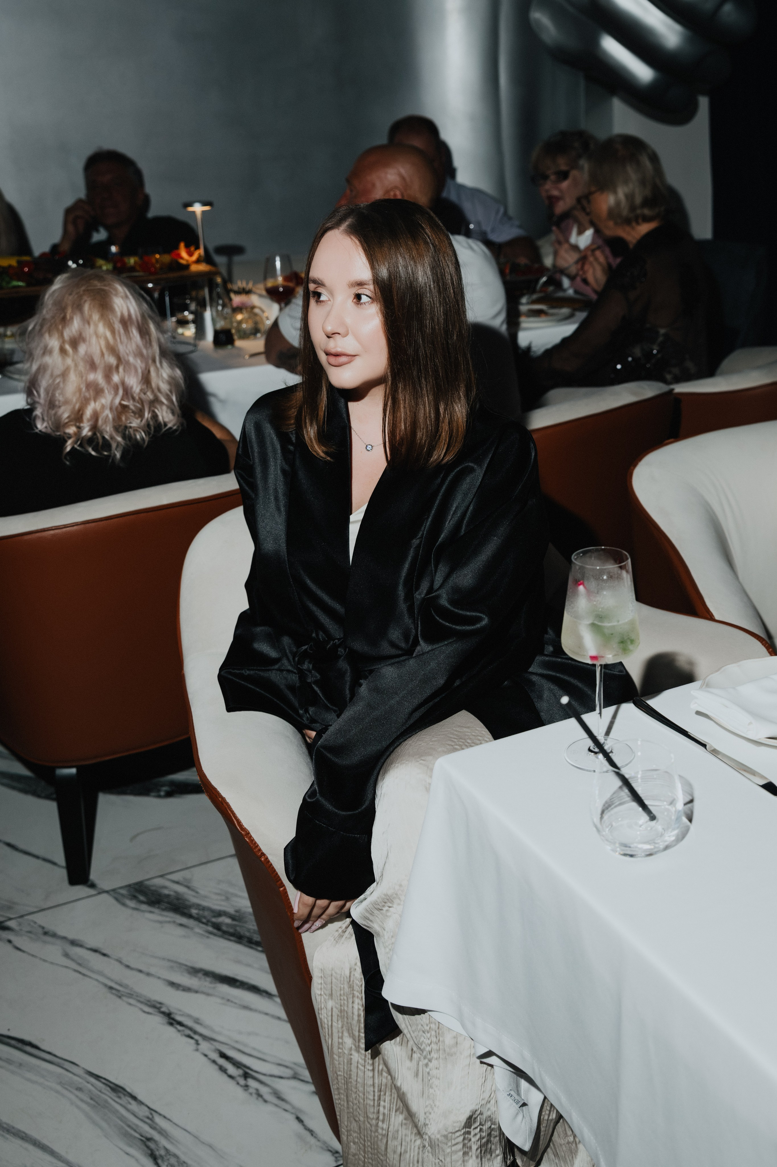 19 июня (пятница) премьера шоу-программы «Ривьера». BENUAR Restaurant