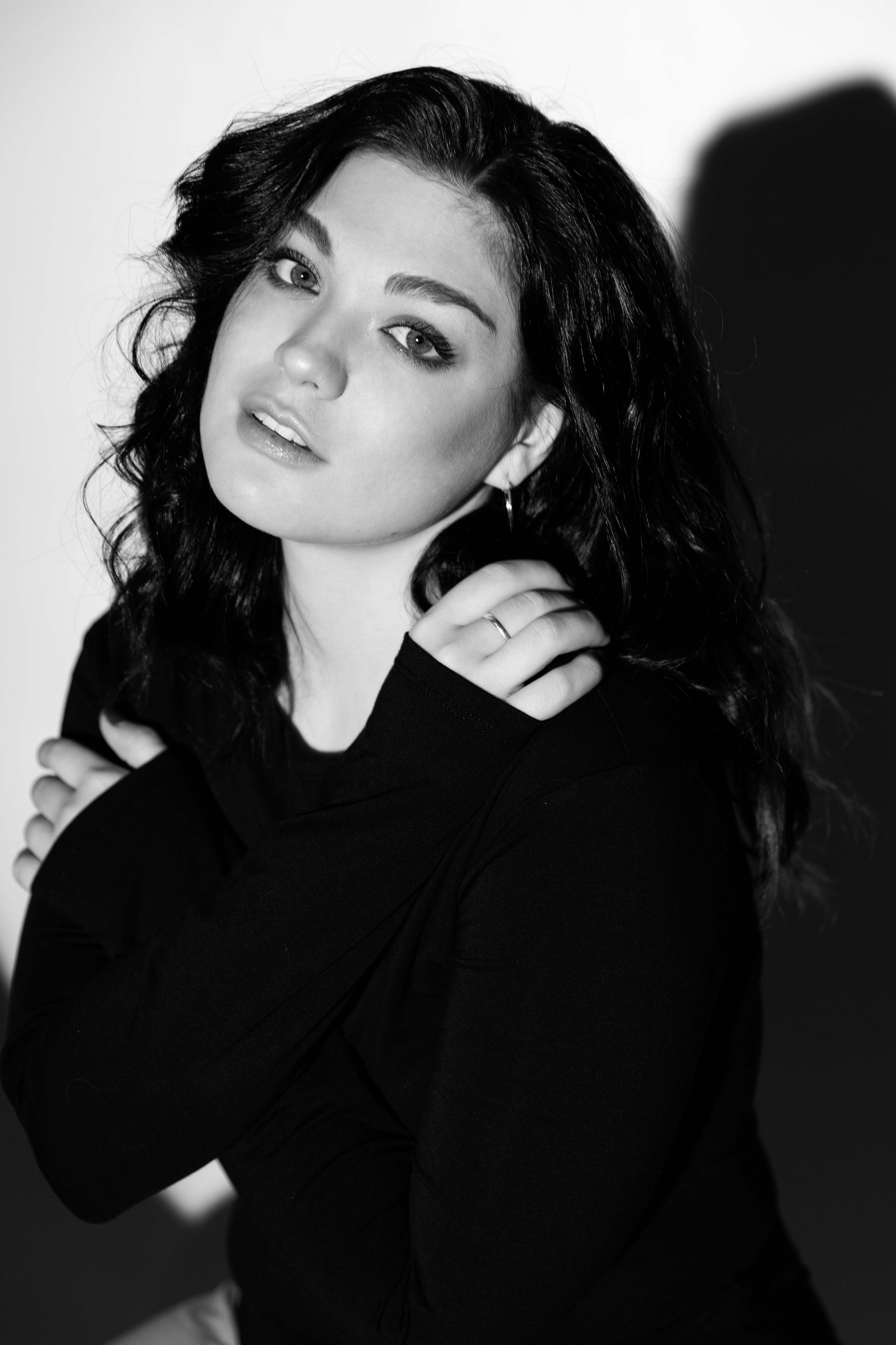 Portfolio. Volume II: «Портреты. Лица Ленинград Центра без масок». Ира Сафронова — фотограф и нейровизуализатор | бизнес-съёмки, портреты, нейровизуалы для брендов, Санкт-Петербург и Москва