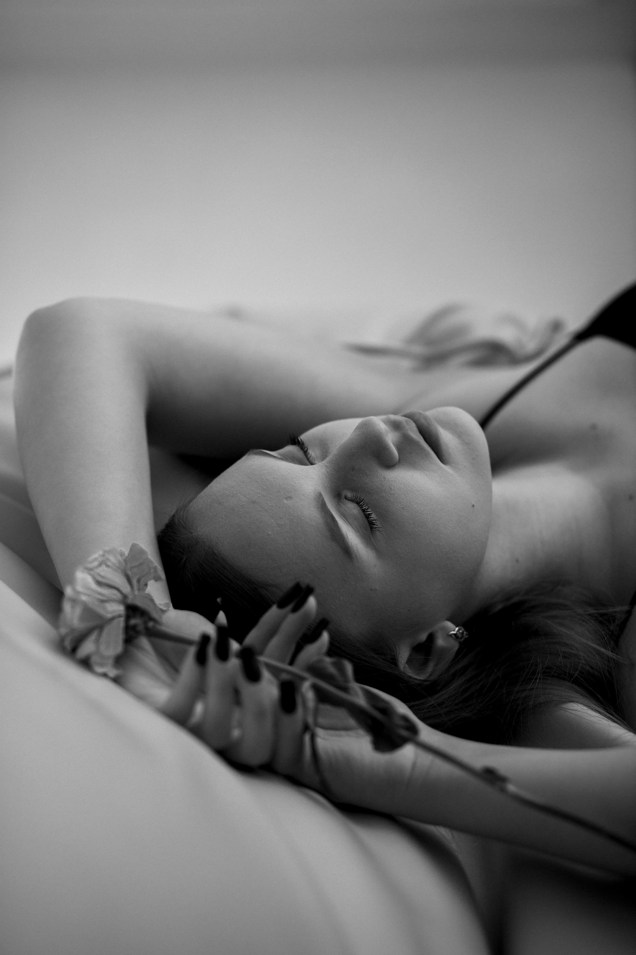 Студийные съемки в ч/б. Женский фотограф в Москве Рина Леонтьева