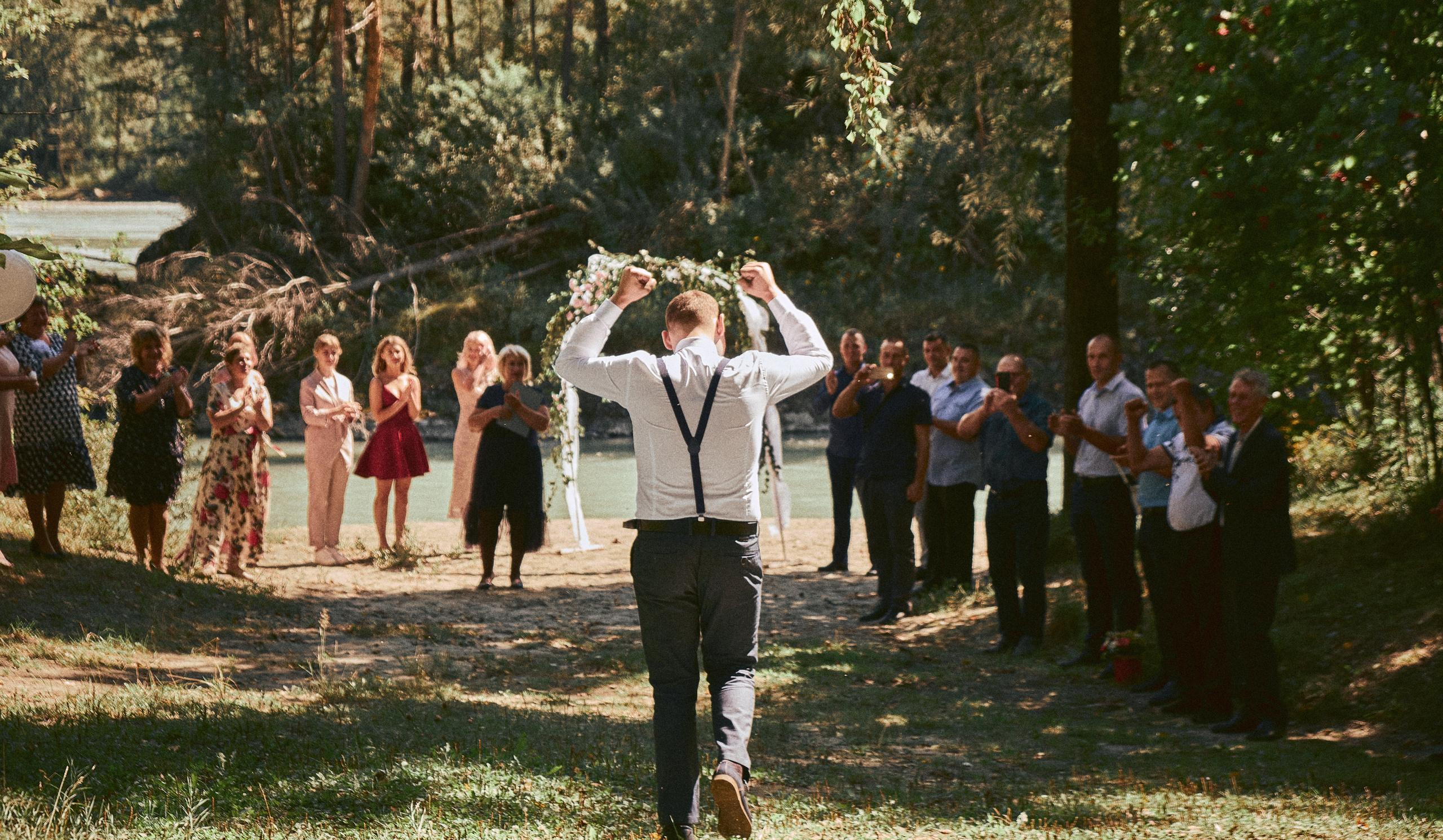 Связаться с Iurii Obraztsov Photography. Фотосъемка свадеб и семейных фотосессий в Республике Алтай