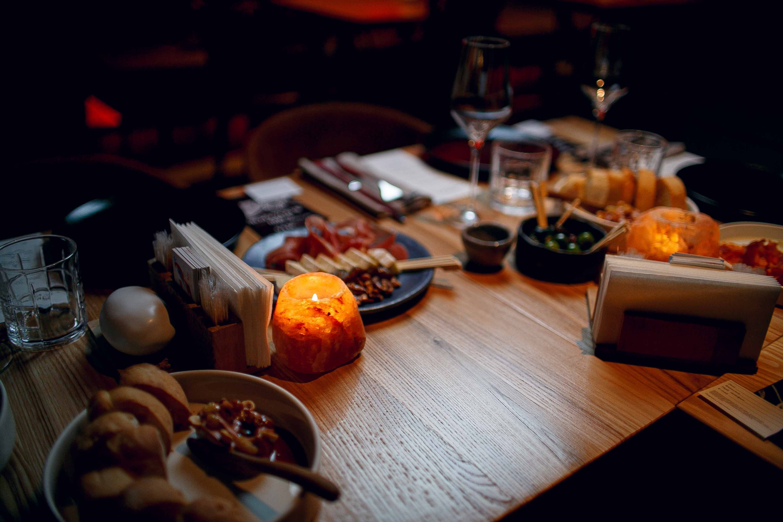 Винный вечер в «Сказке». Ваш репортажный фотограф Артемий Антонов