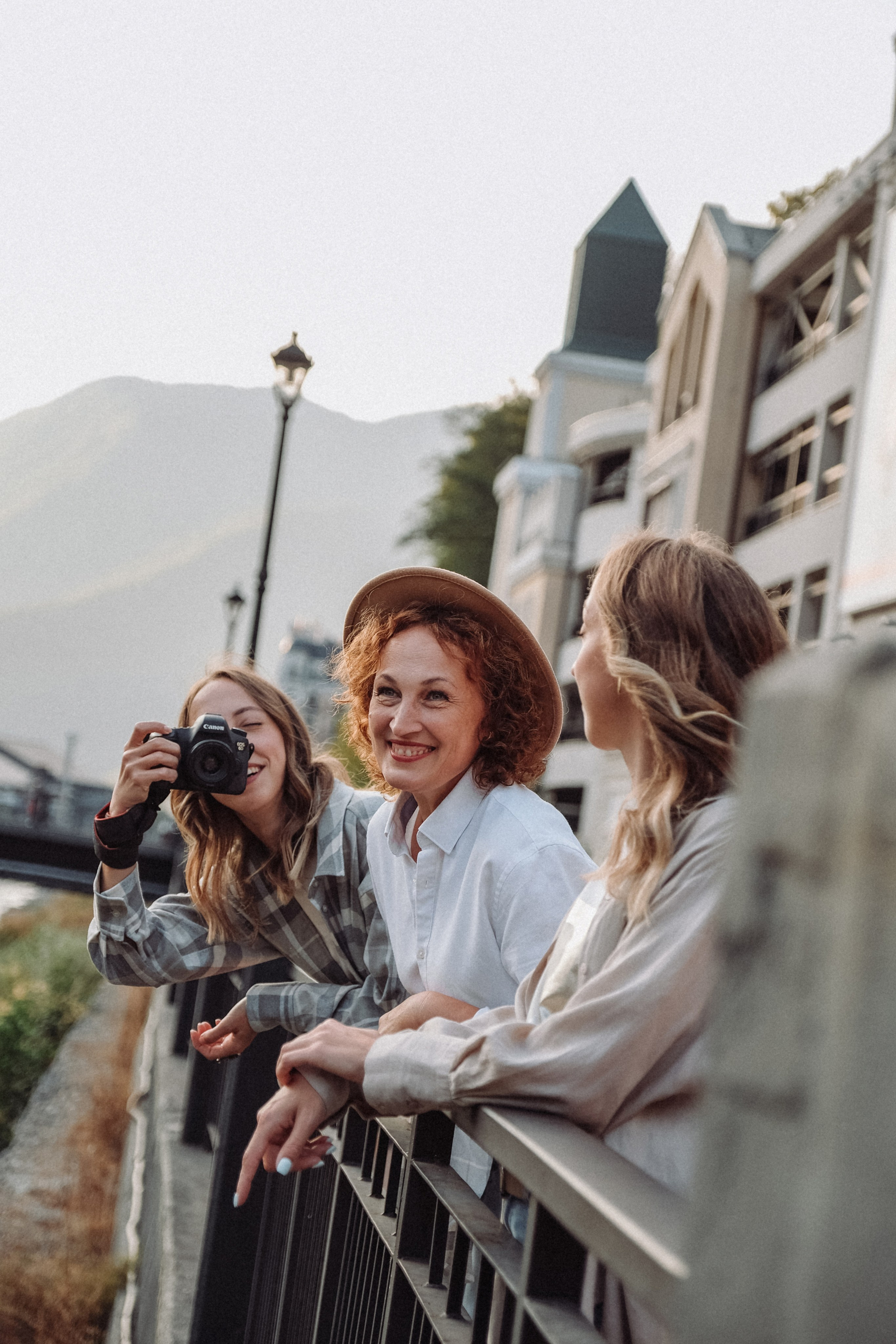 Ксюша и Алена с мамой. Семейный фотограф Москва