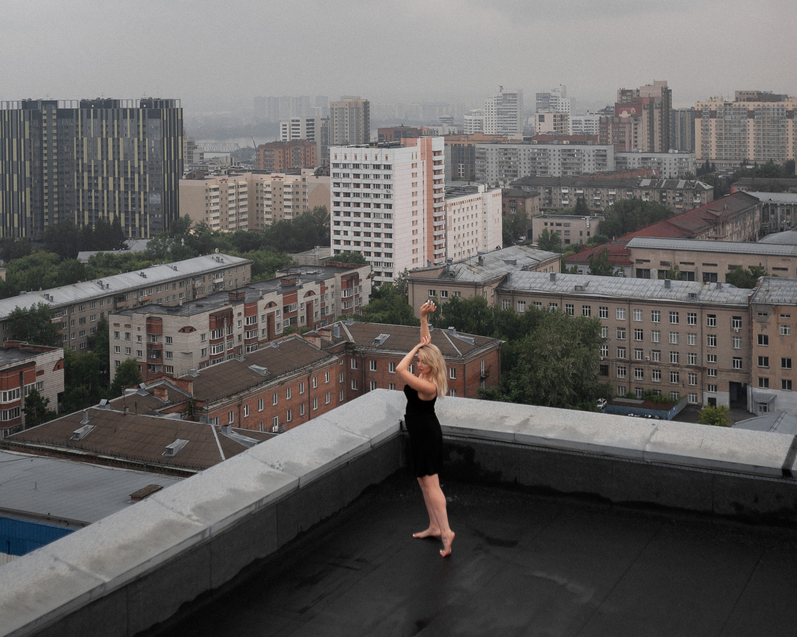 Вика. Съёмка на крыше. Главная