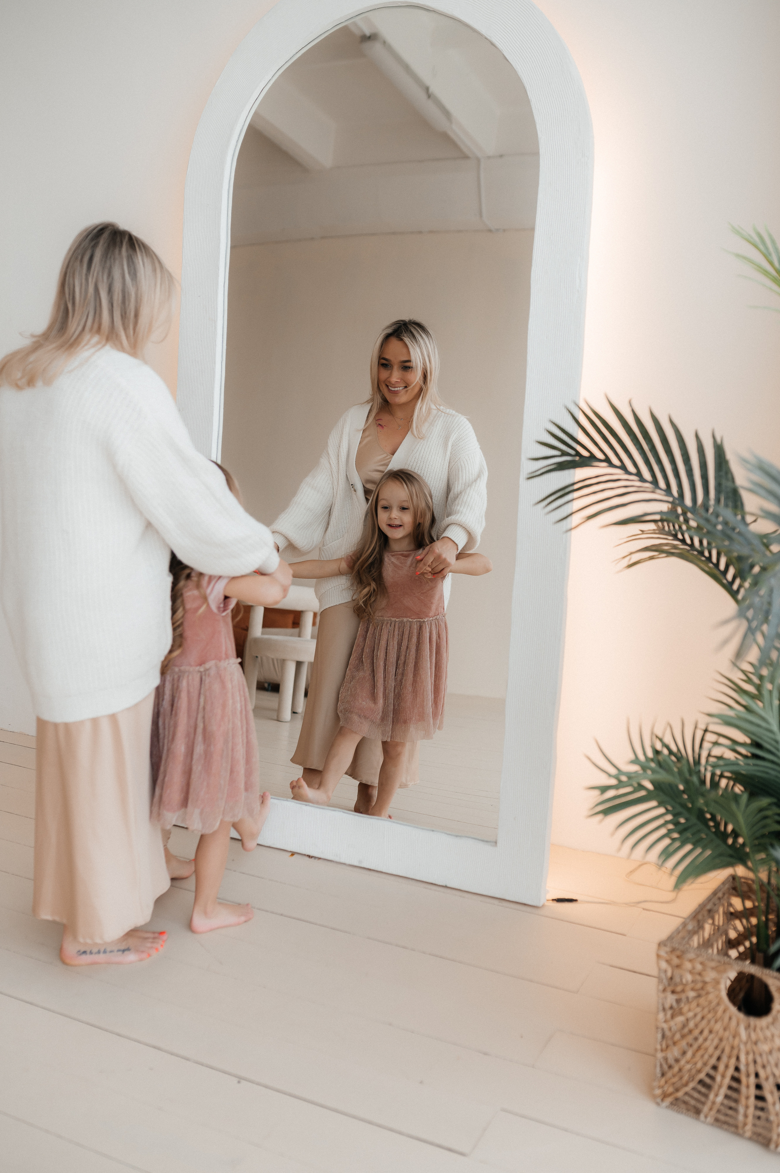 Саша и Полина. Студия. Главная