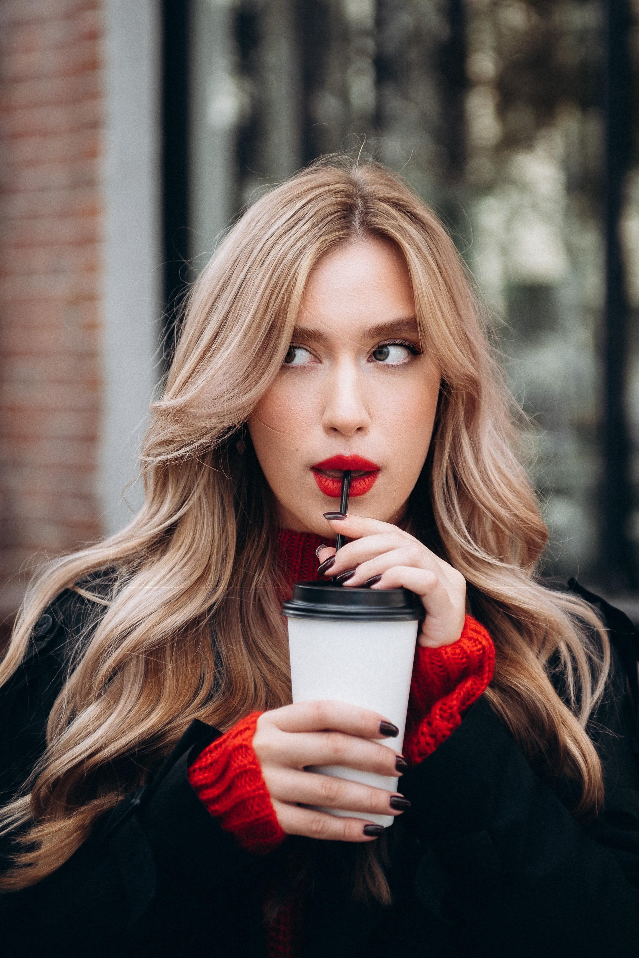 Алина. Осенний стрит. Главная