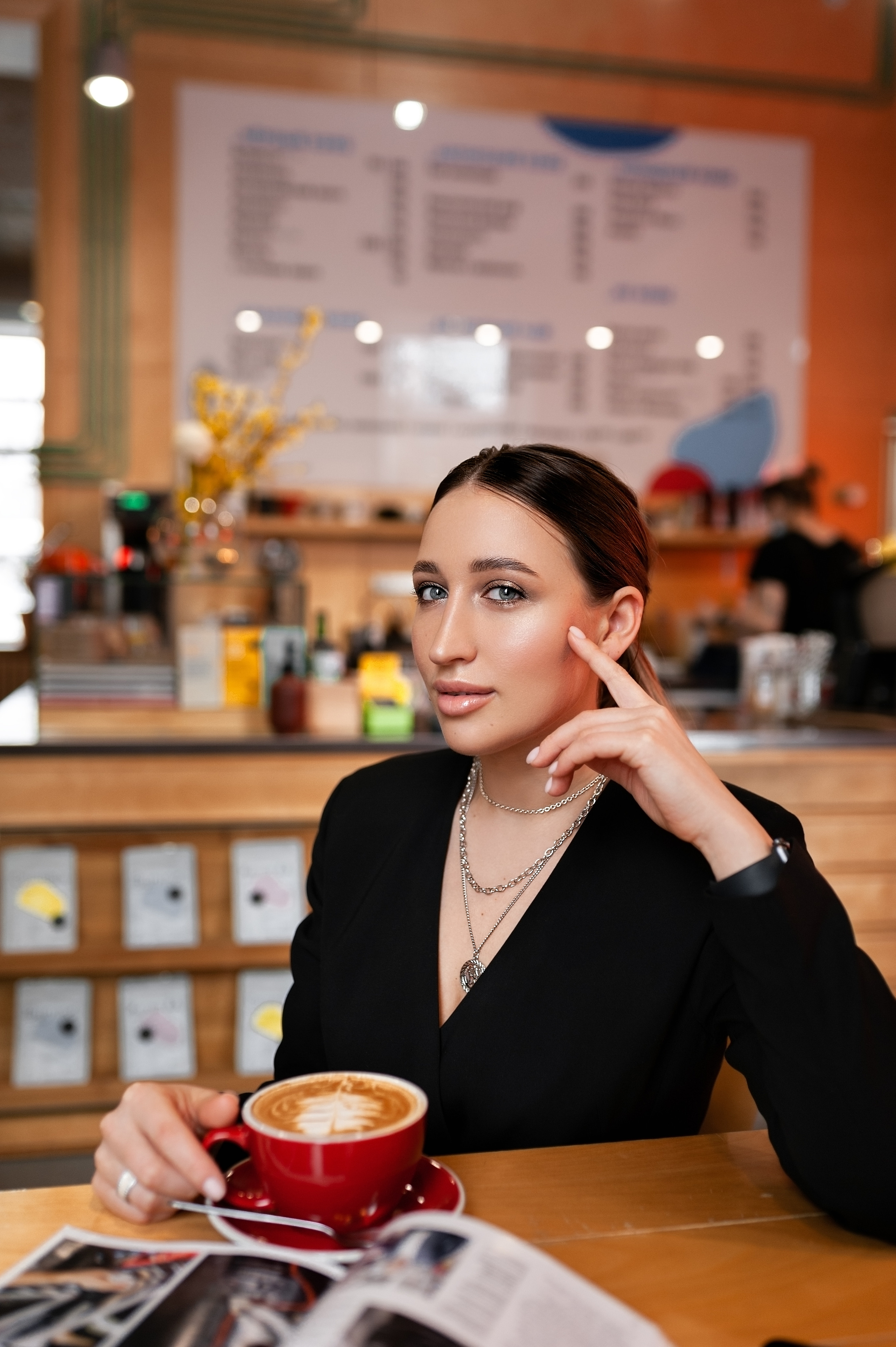 Катя. В кафе. Главная